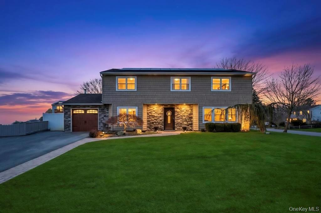 21 Burwood Lane, Coram, NY 11727