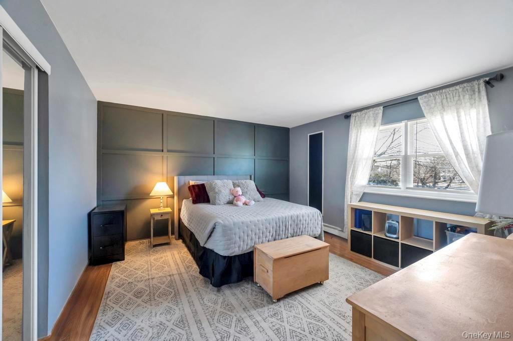 21 Burwood Lane, Coram, NY 11727