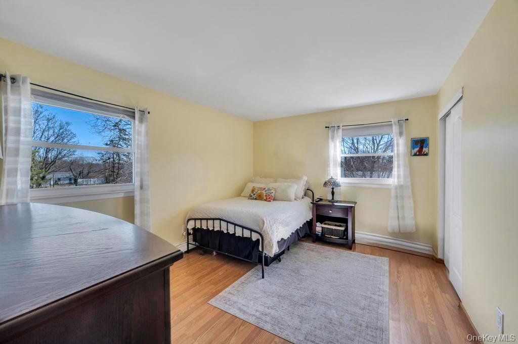 21 Burwood Lane, Coram, NY 11727