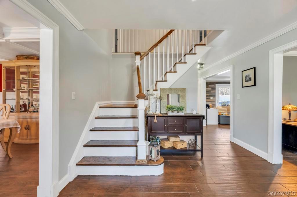 21 Burwood Lane, Coram, NY 11727