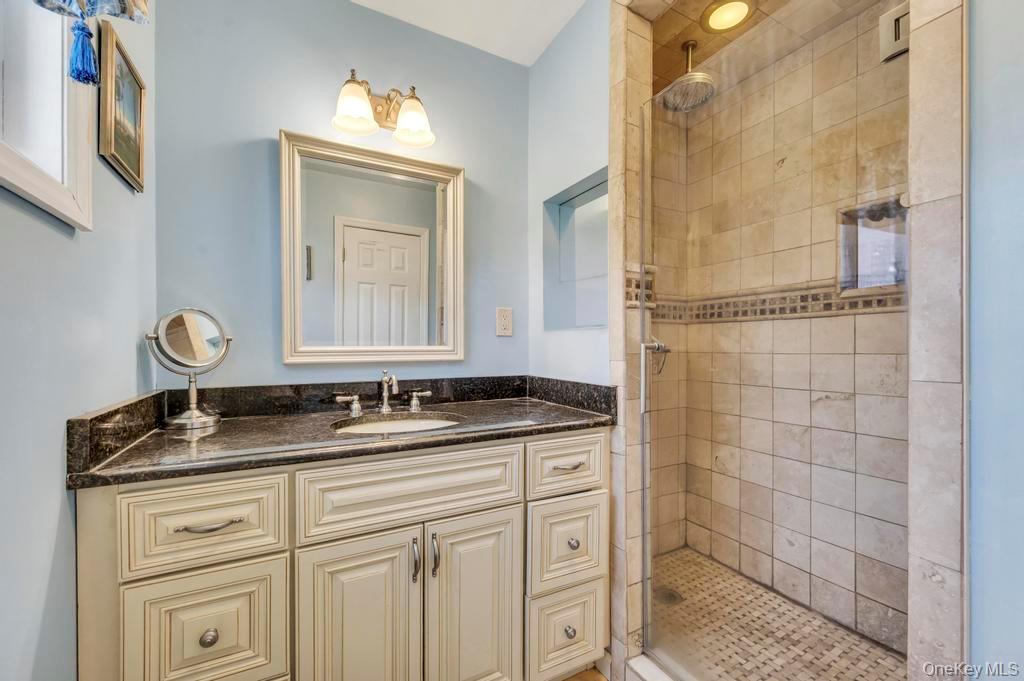 21 Burwood Lane, Coram, NY 11727