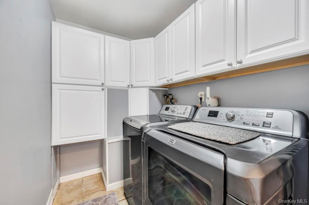 21 Burwood Lane, Coram, NY 11727