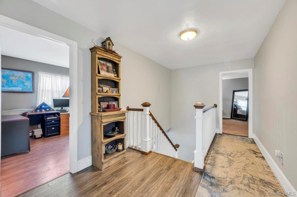 21 Burwood Lane, Coram, NY 11727