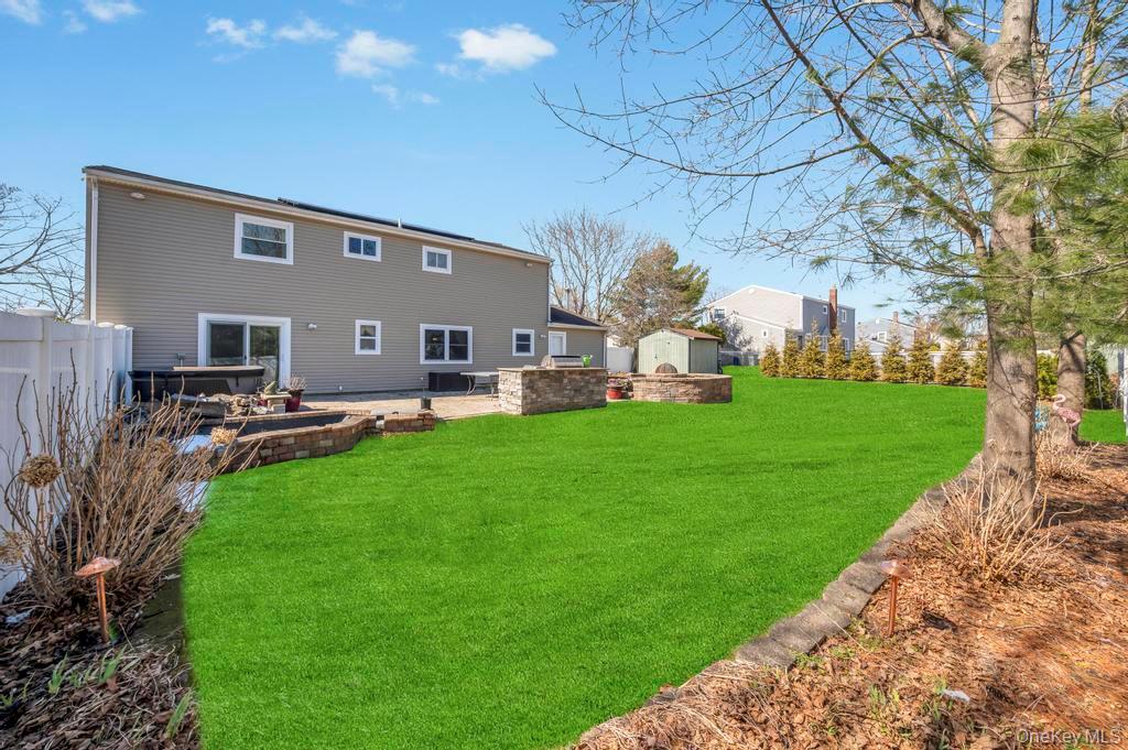 21 Burwood Lane, Coram, NY 11727