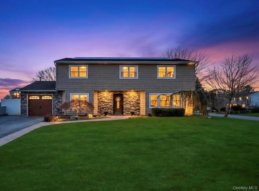 21 Burwood Lane, Coram, NY 11727