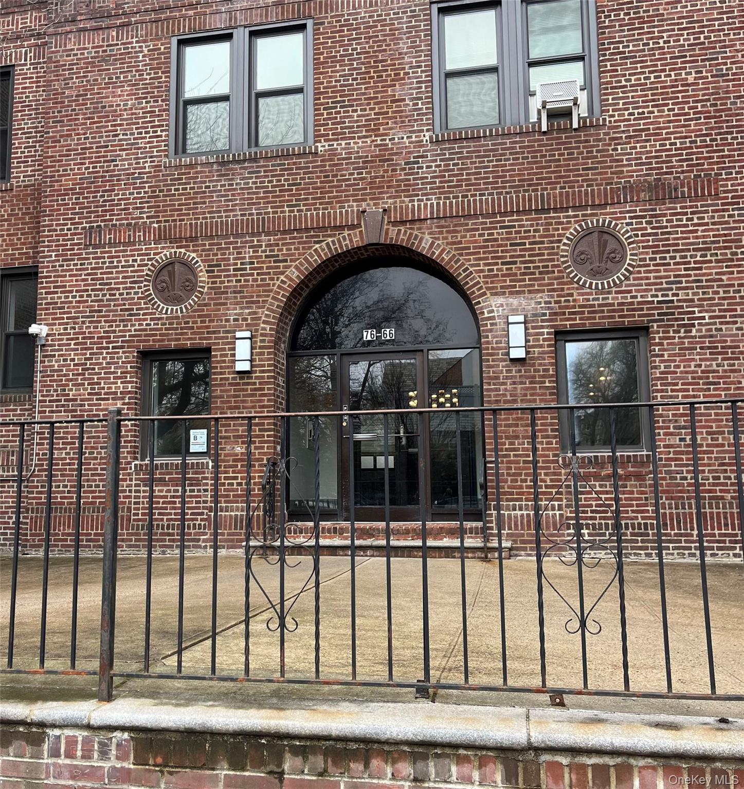 7666 Austin St # 5C, Forest Hills, NY 11375