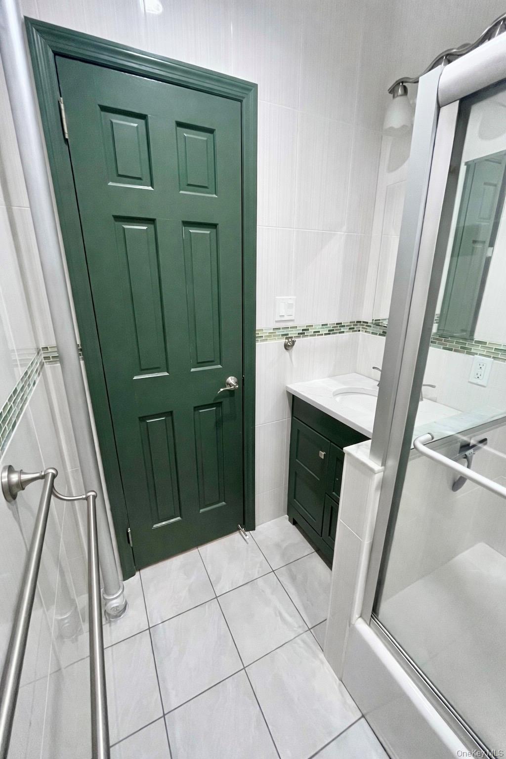 7666 Austin St # 5C, Forest Hills, NY 11375