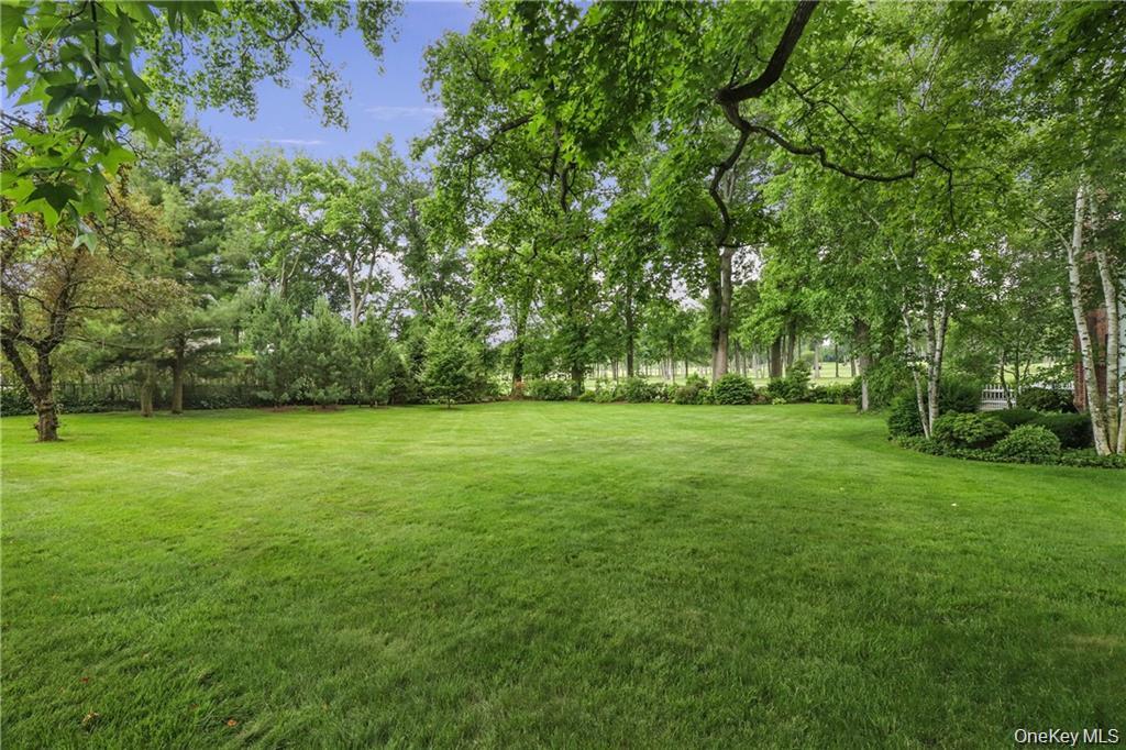 17 Carriage House Lane, Mamaroneck, NY 10543