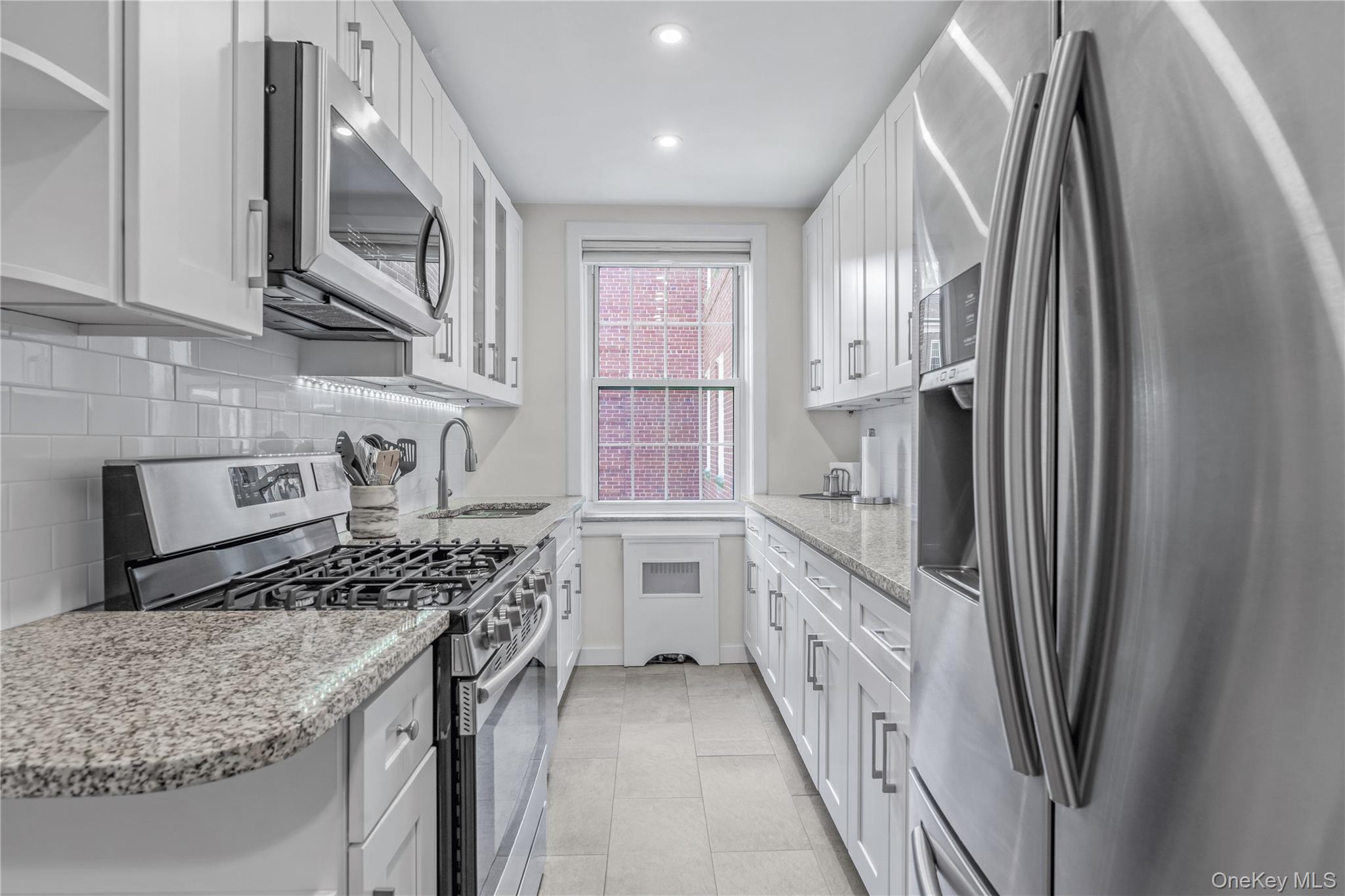 90 Knightsbridge Road # 3N, Great Neck, NY 11021