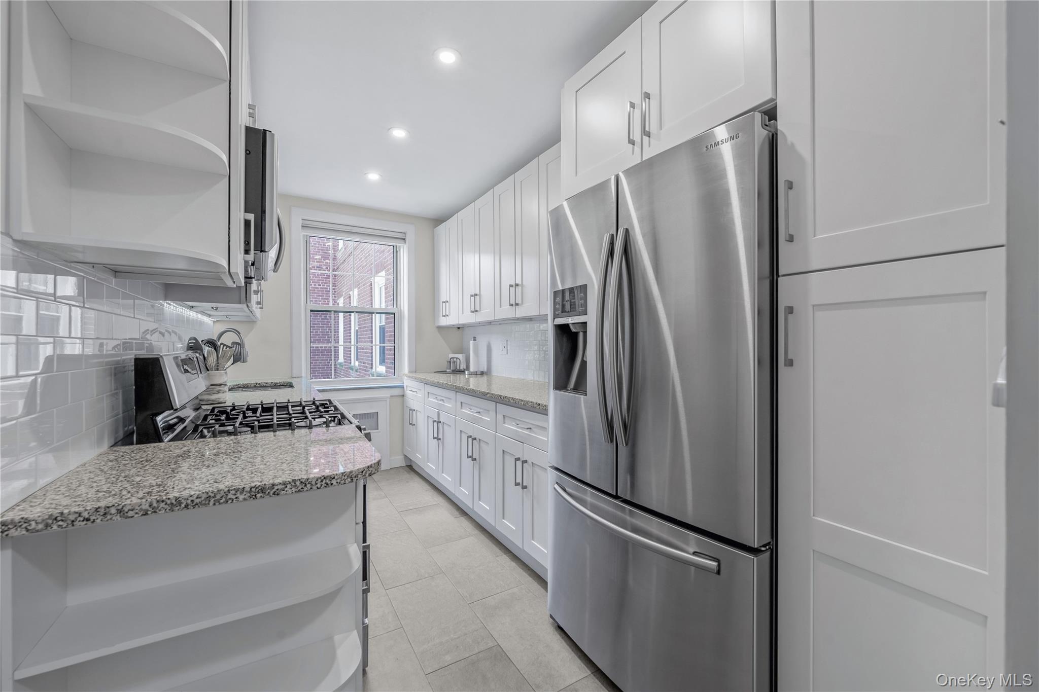 90 Knightsbridge Road # 3N, Great Neck, NY 11021