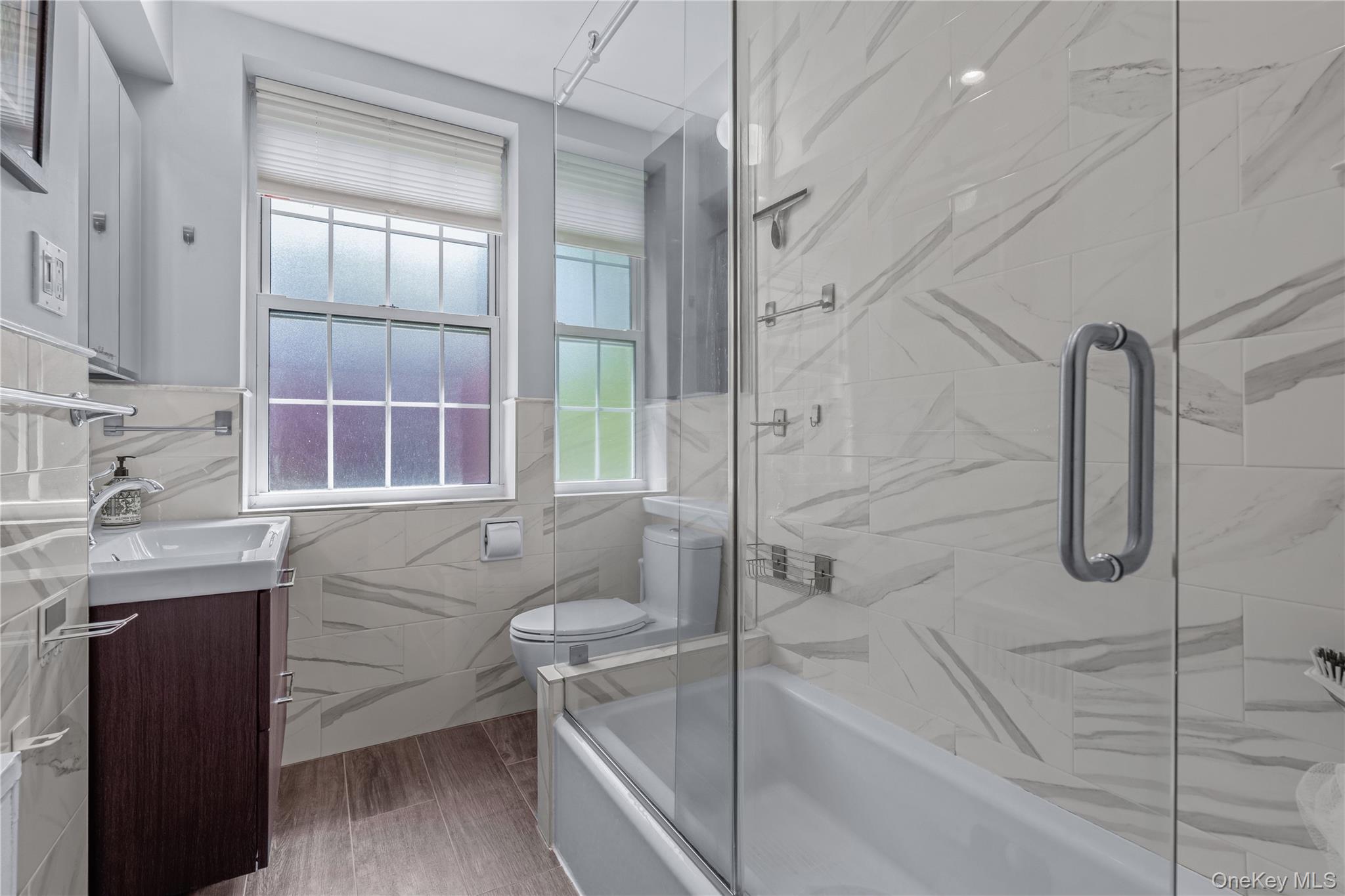 90 Knightsbridge Road # 3N, Great Neck, NY 11021