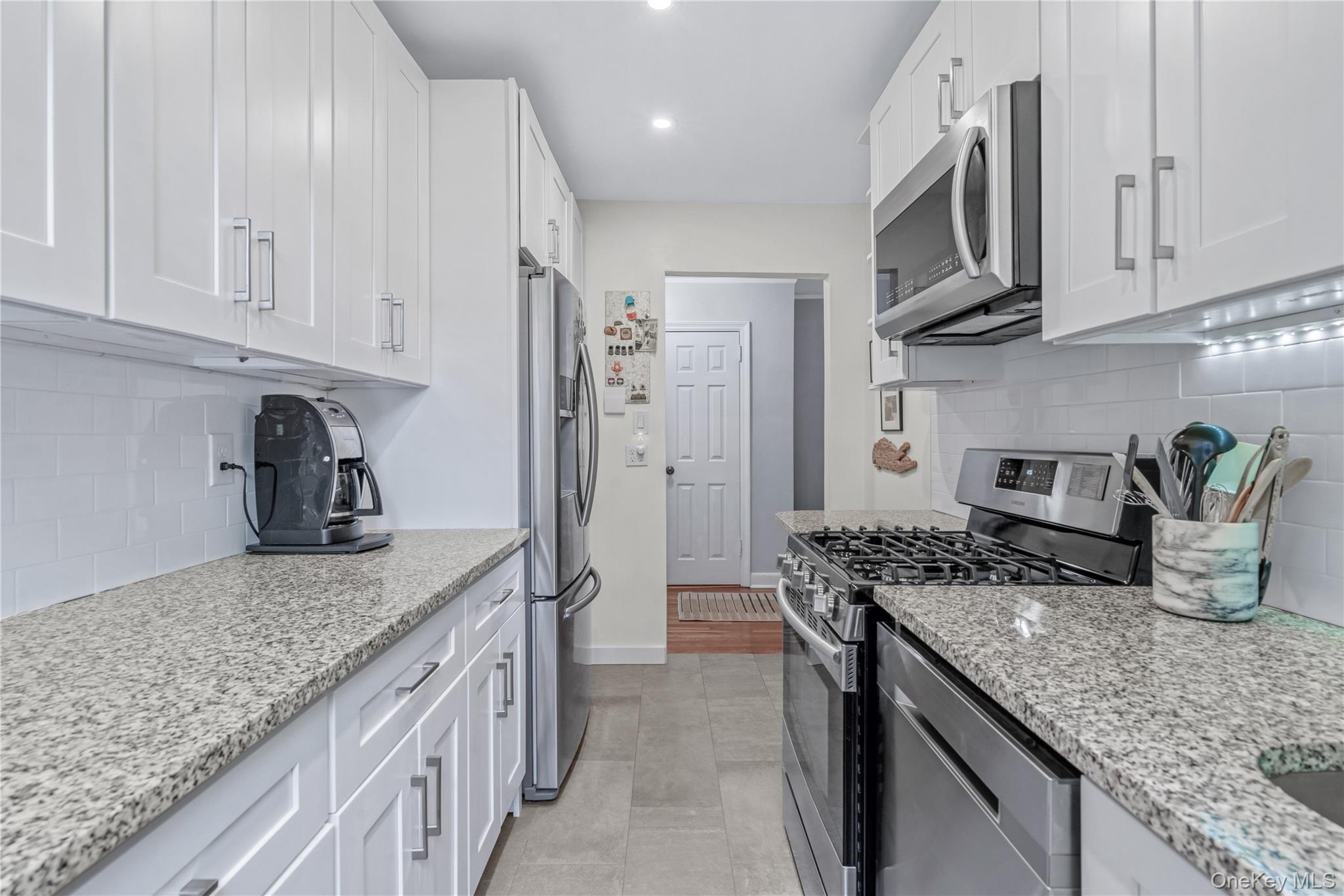 90 Knightsbridge Road # 3N, Great Neck, NY 11021