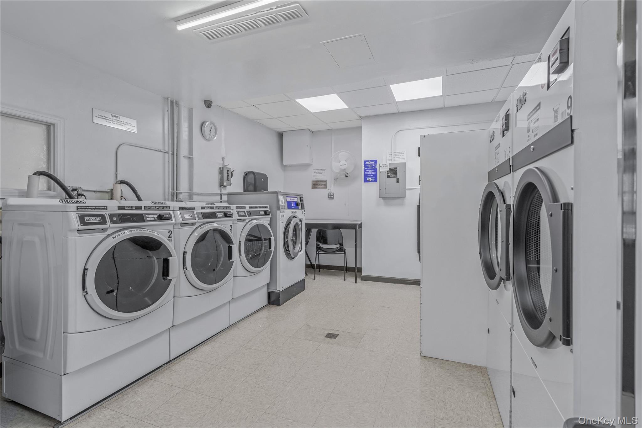 90 Knightsbridge Road # 3N, Great Neck, NY 11021