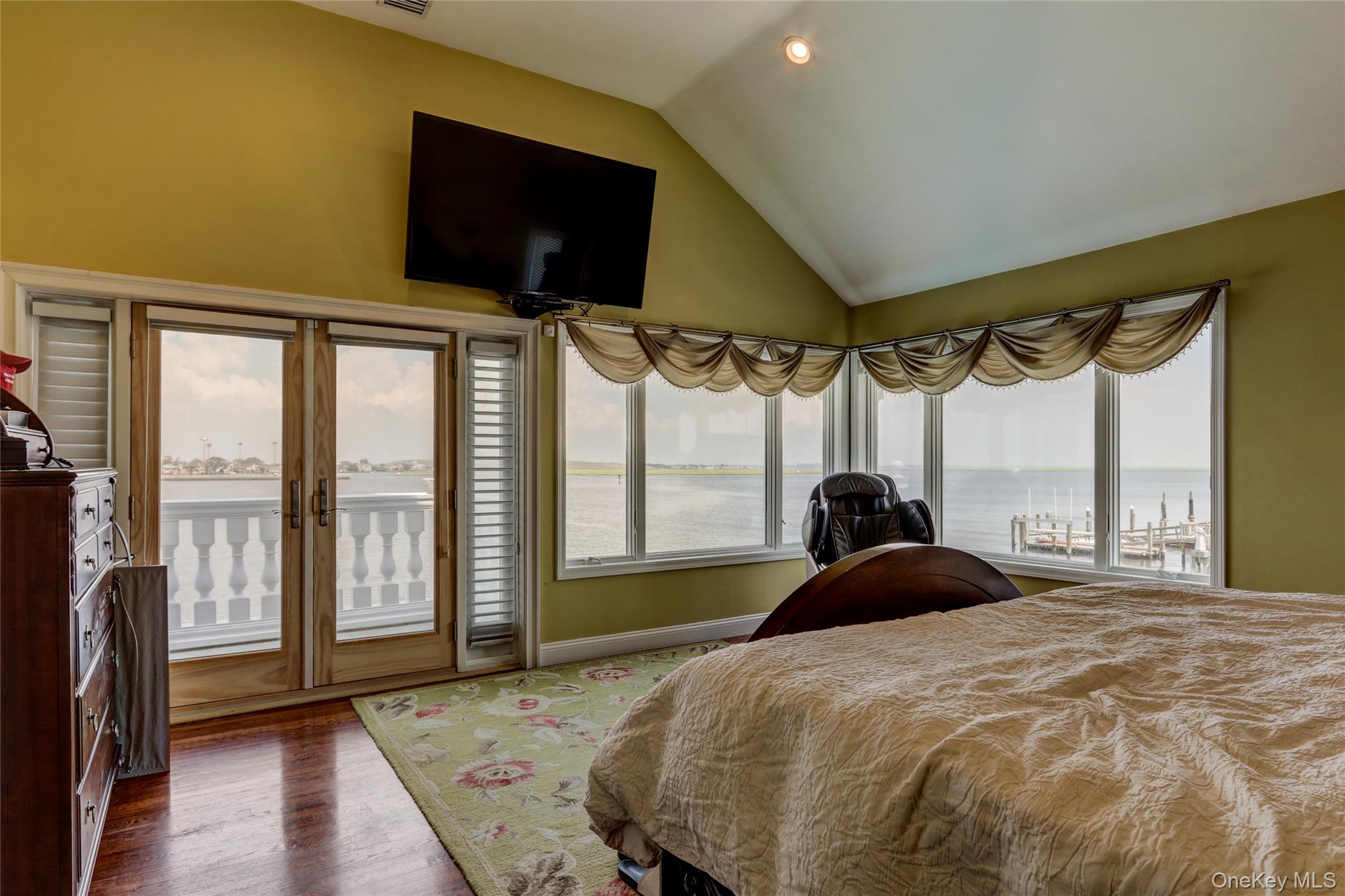 609 E Bay Drive, Long Beach, NY 11561