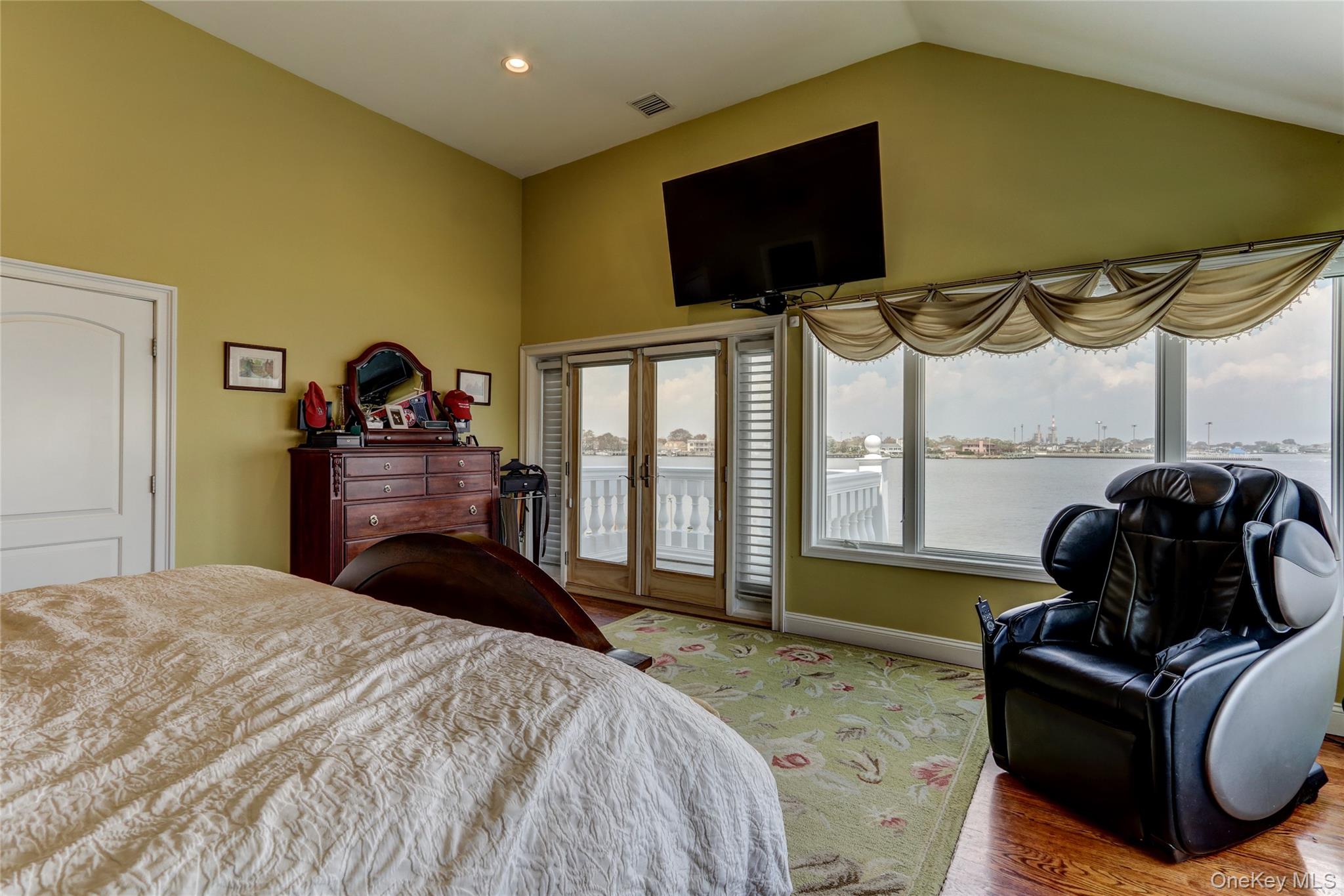 609 E Bay Drive, Long Beach, NY 11561