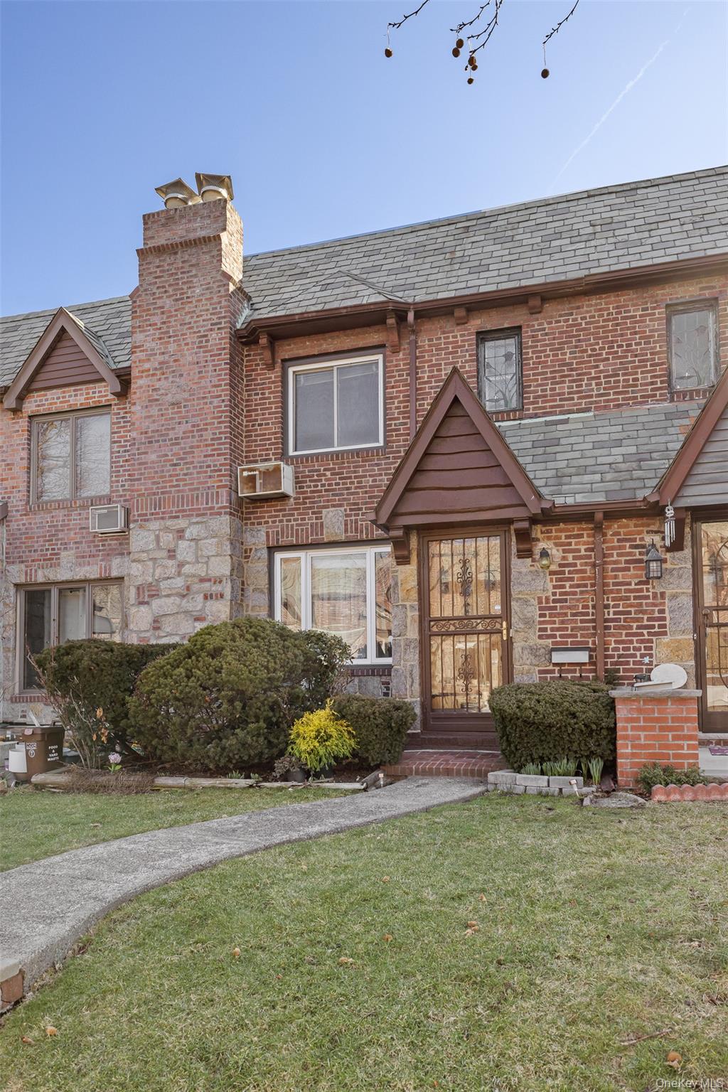 7709 82nd Street, Glendale, NY 11385