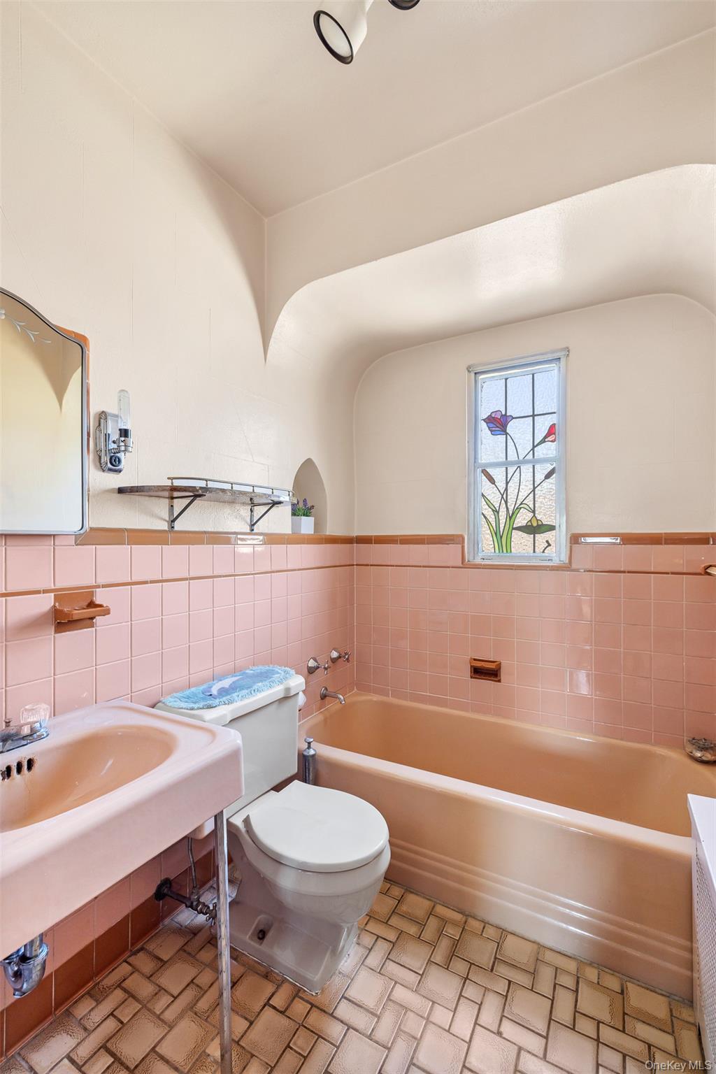 7709 82nd Street, Glendale, NY 11385