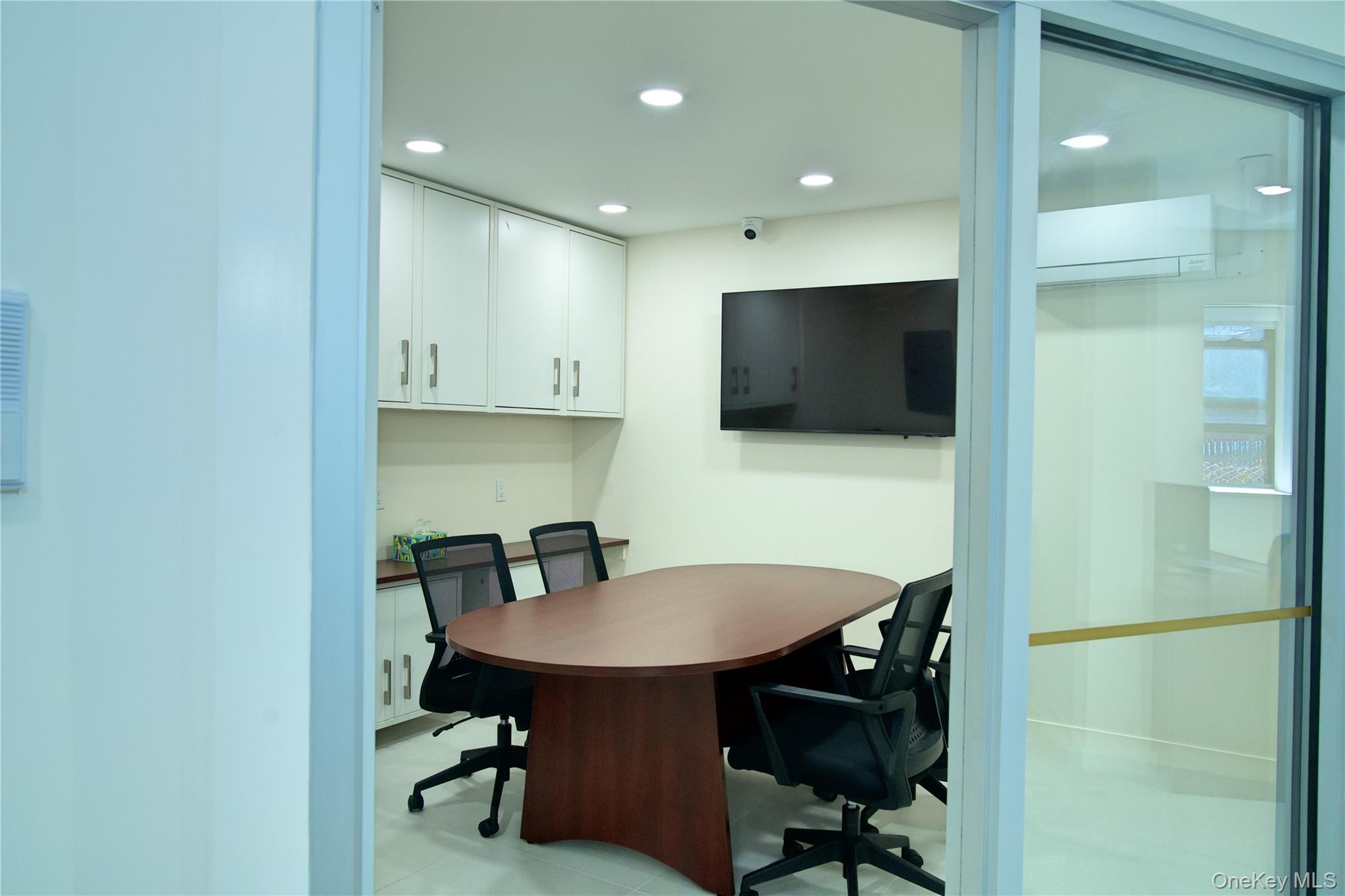 7 Bond Street # 1D, Great Neck Plaza, NY 11021