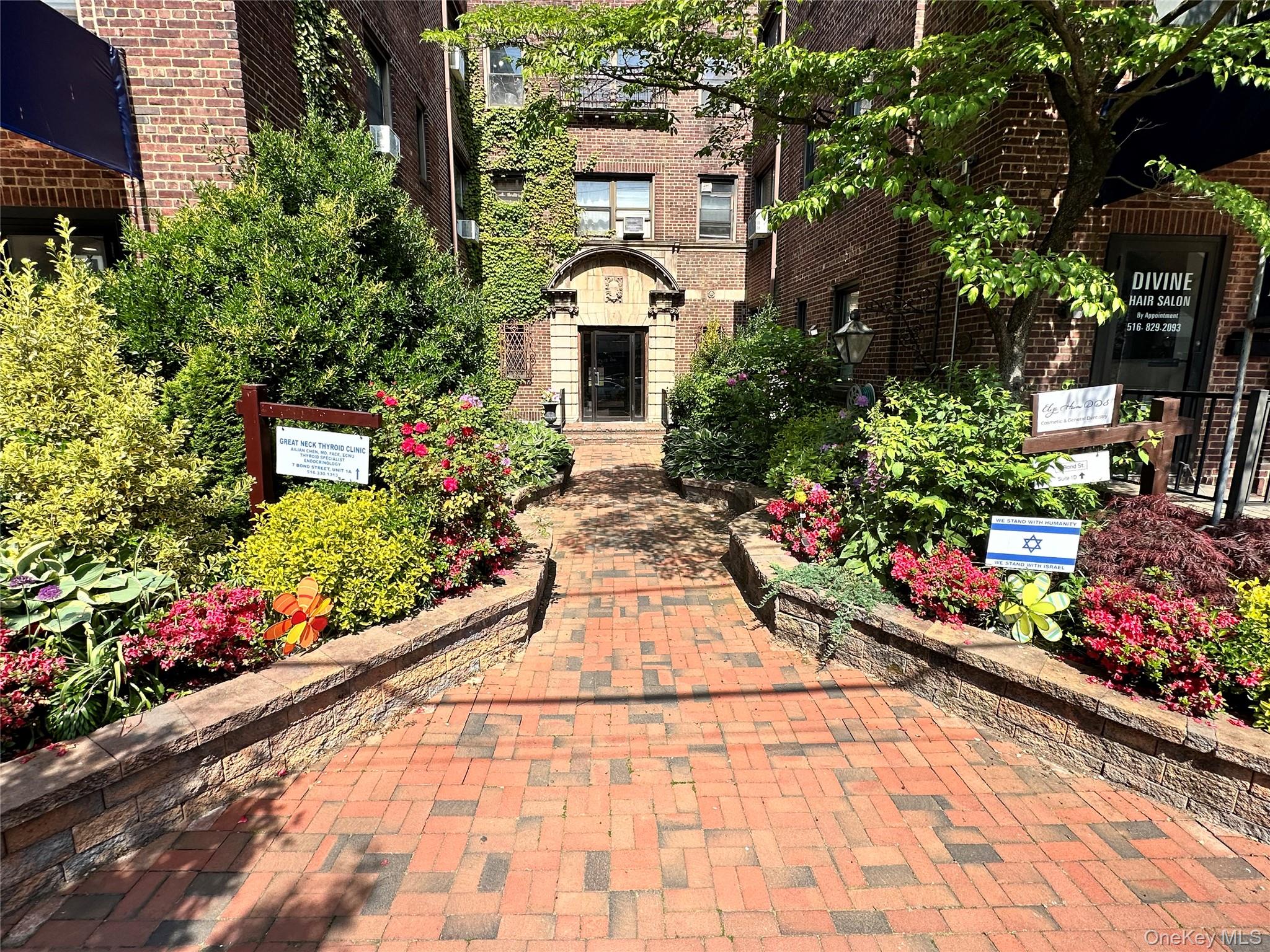 7 Bond Street # 1D, Great Neck Plaza, NY 11021