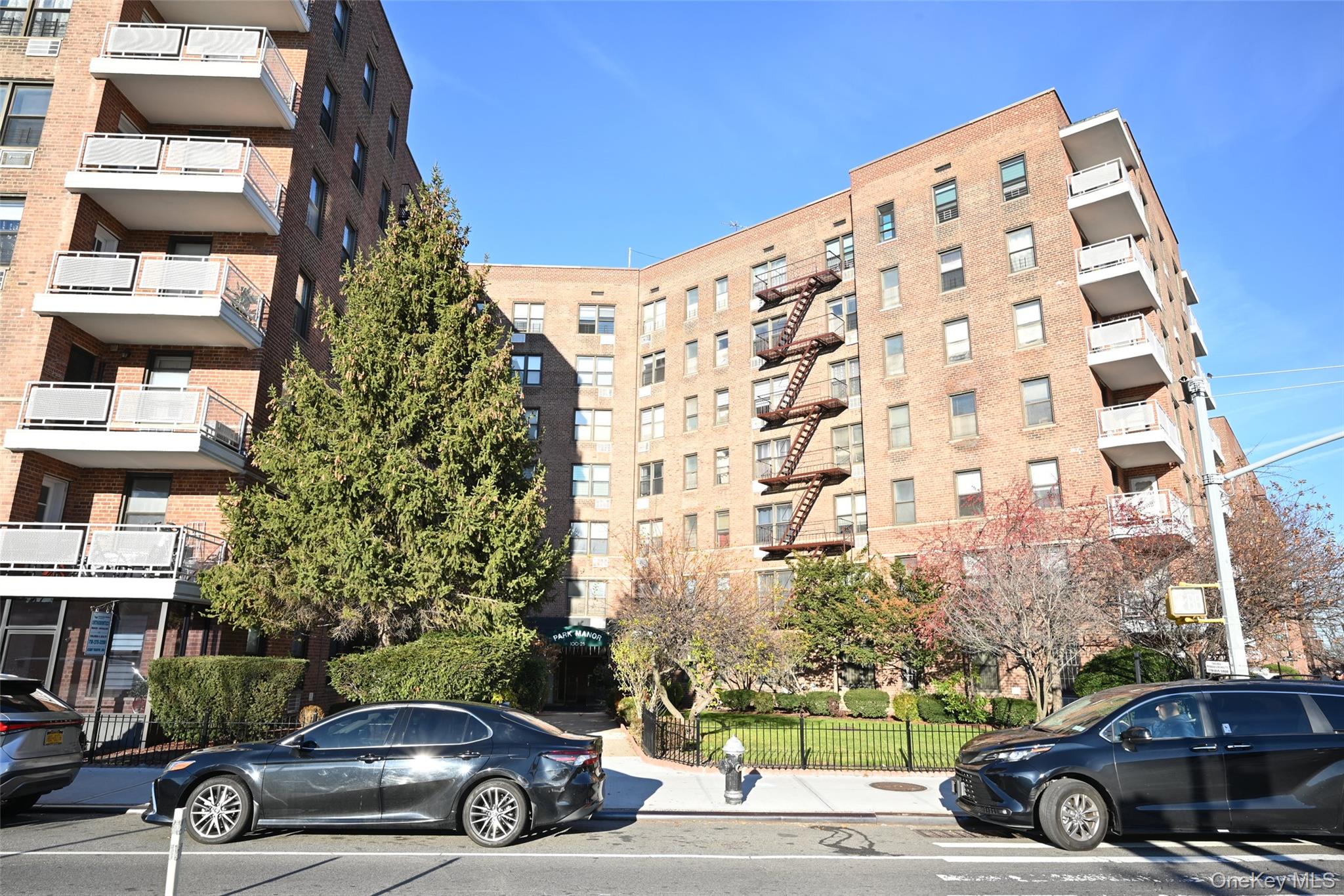 100-25 Queens Boulevard # 7M, Forest Hills, NY 11375