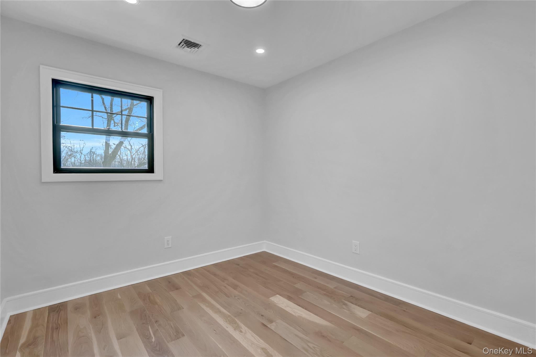 105 Radcliff Avenue, Port Washington, NY 11050