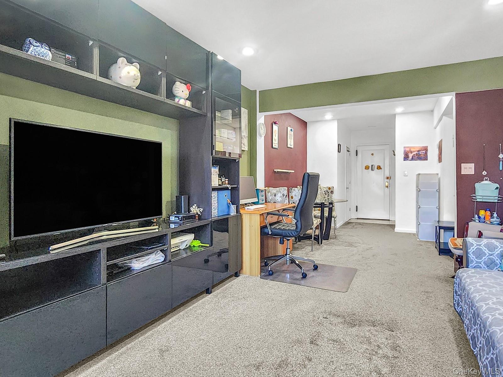 25-18 Union Street # 2D, Flushing, NY 11354