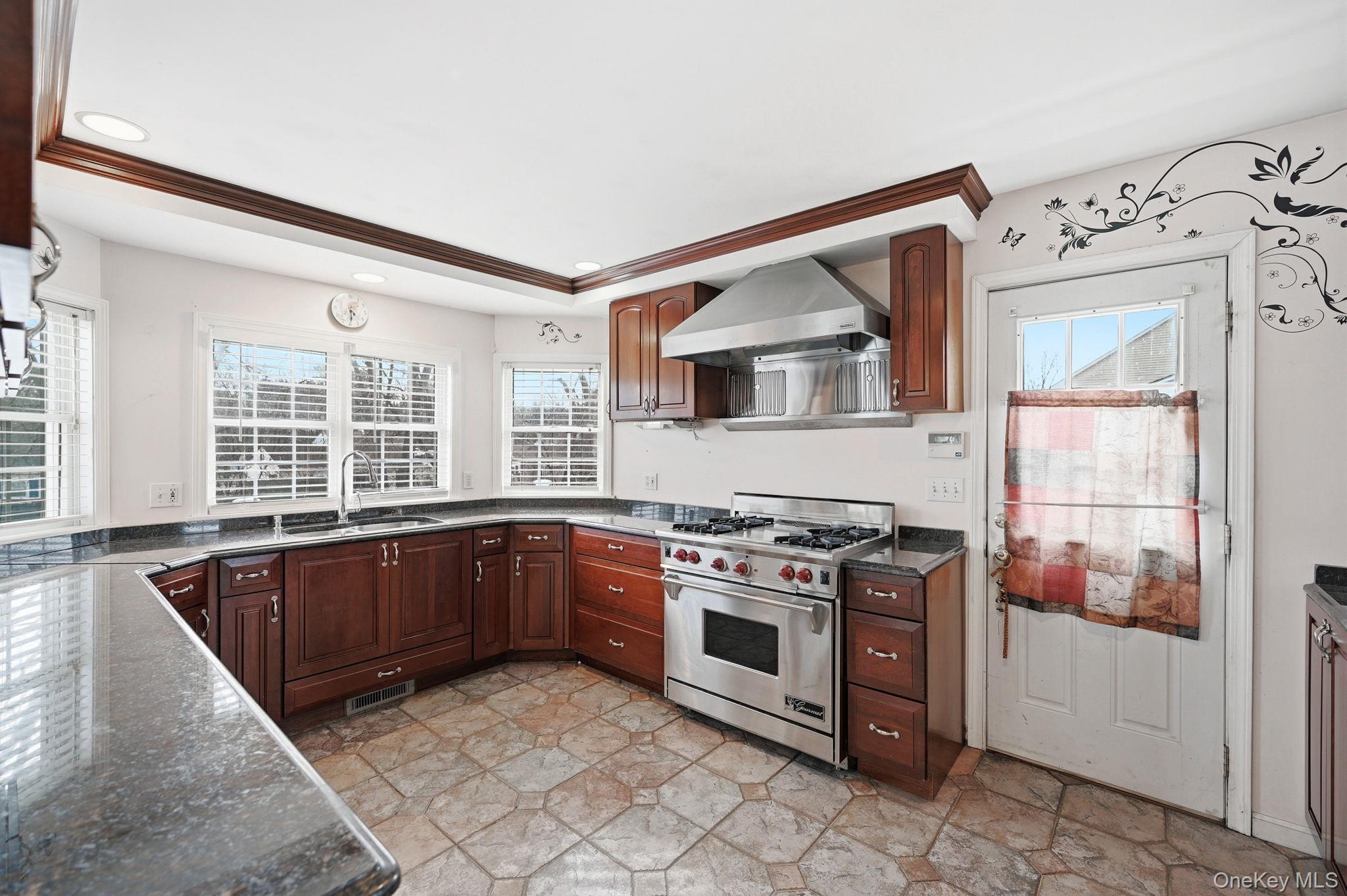 186 Violet Avenue, Poughkeepsie, NY 12601