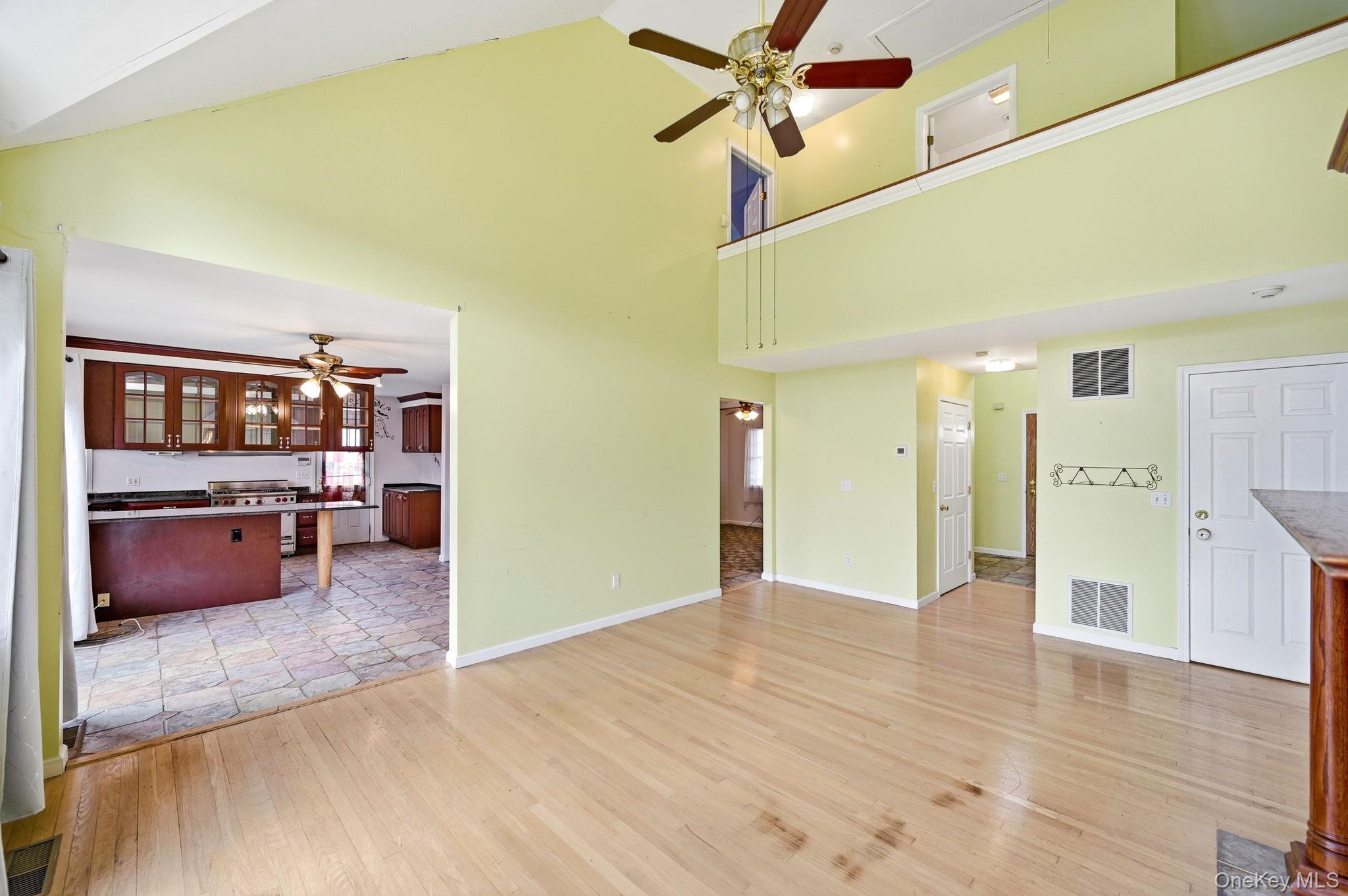 186 Violet Avenue, Poughkeepsie, NY 12601