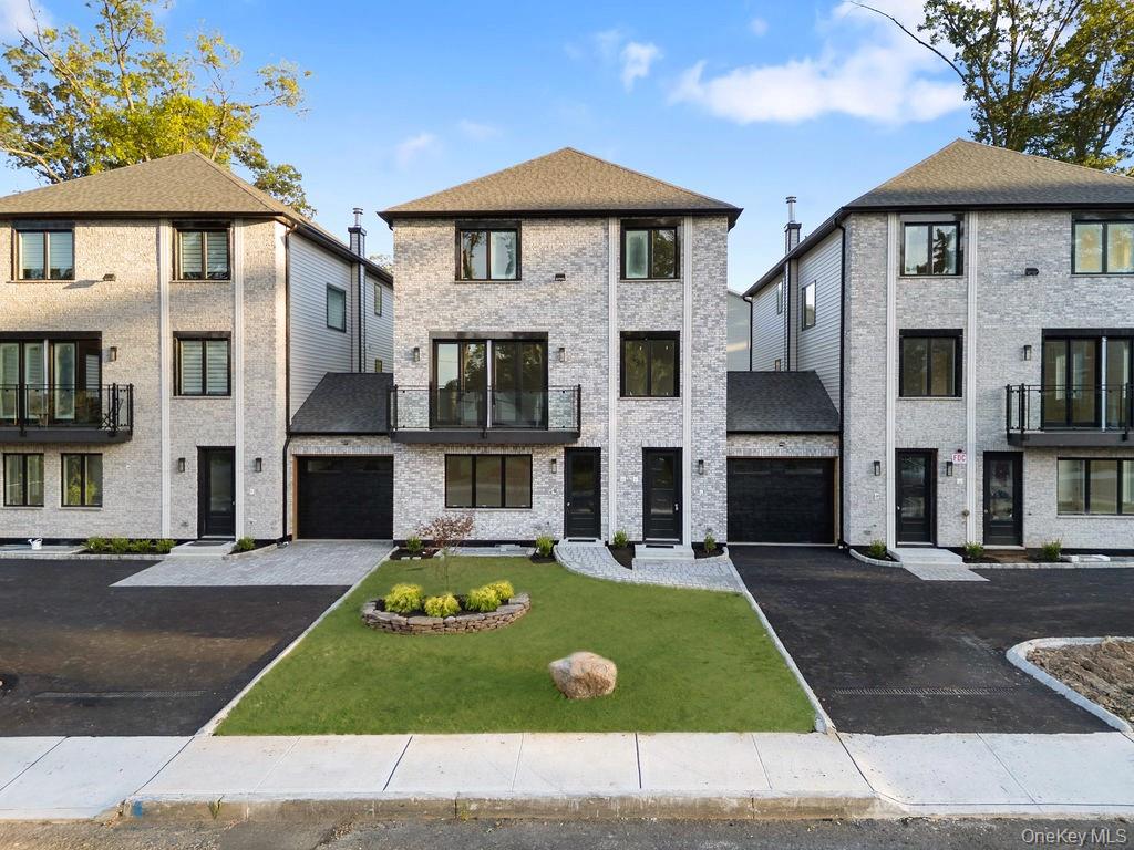 27 Ellish Parkway # 103, Spring Valley, NY 10977