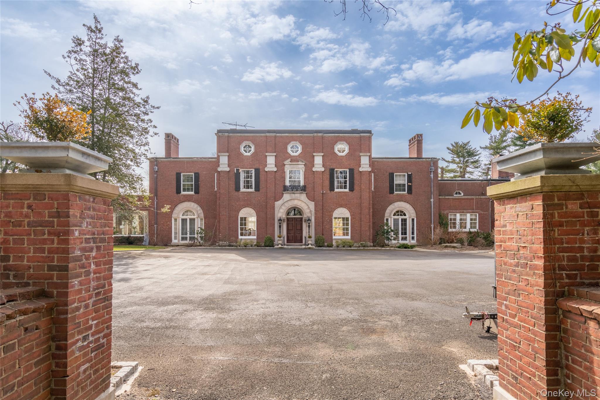 393 Oyster Bay Road, Mill Neck, NY 11765