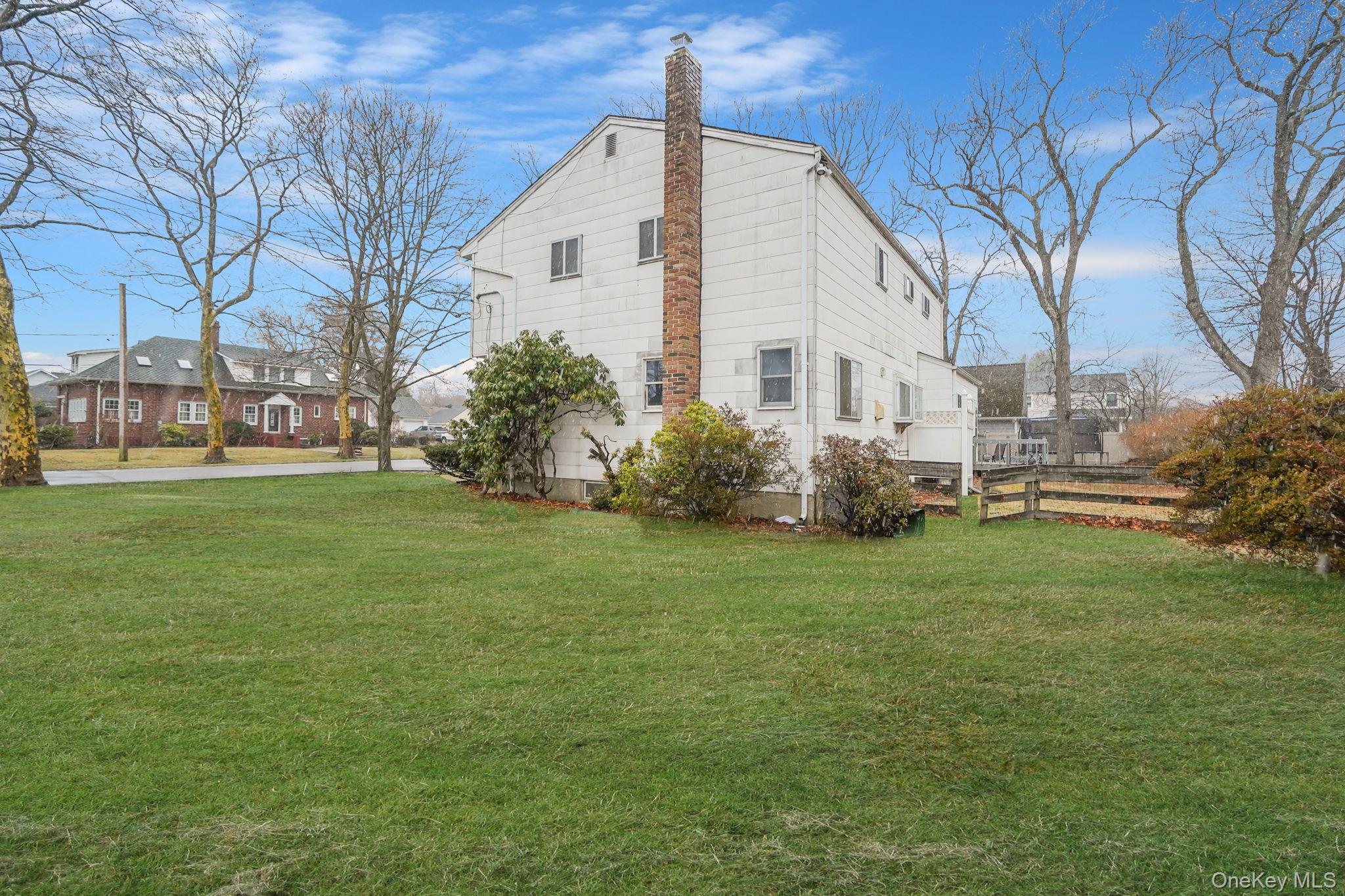 60 Iroquois Drive, Brightwaters, NY 11718