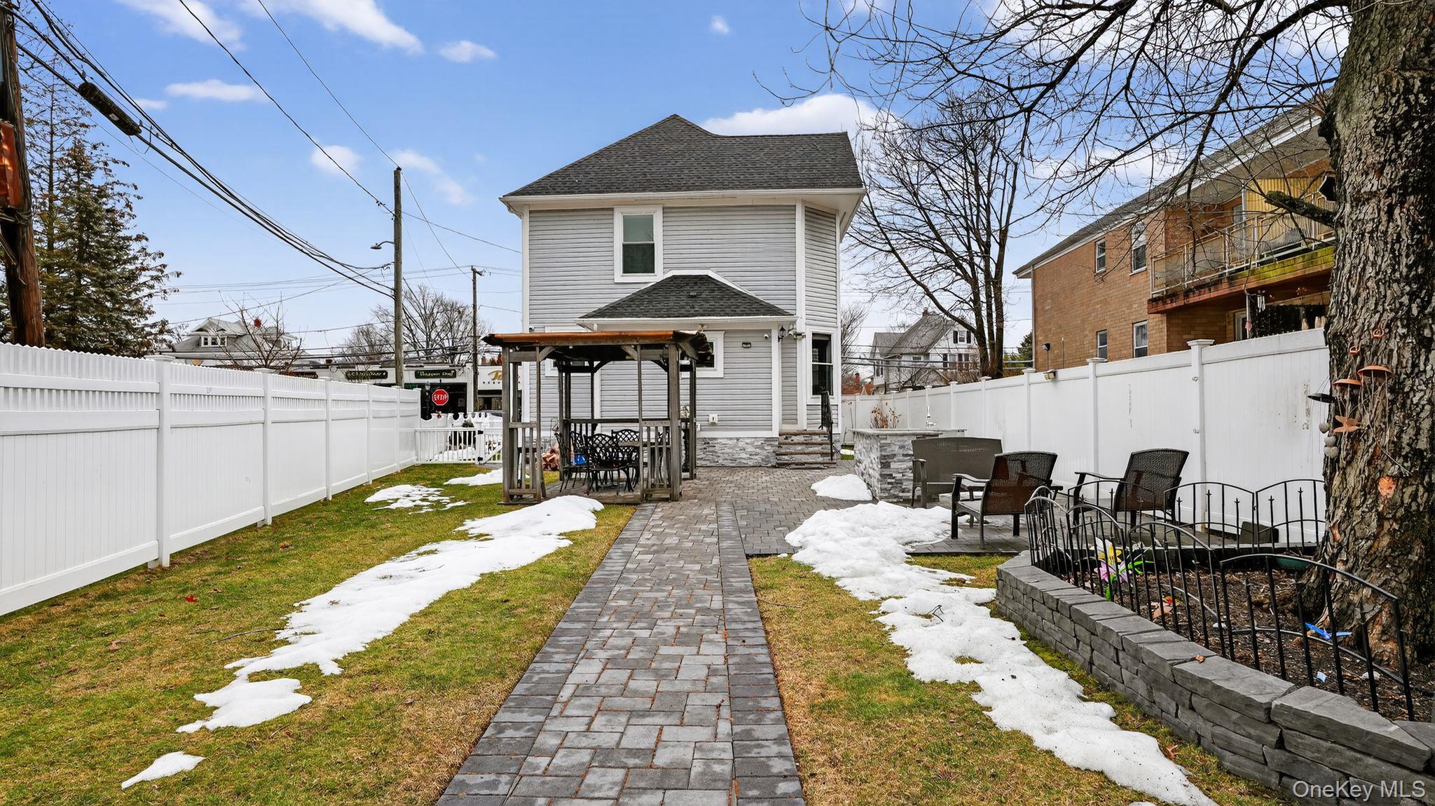 175 Hempstead Avenue, Lynbrook, NY 11563