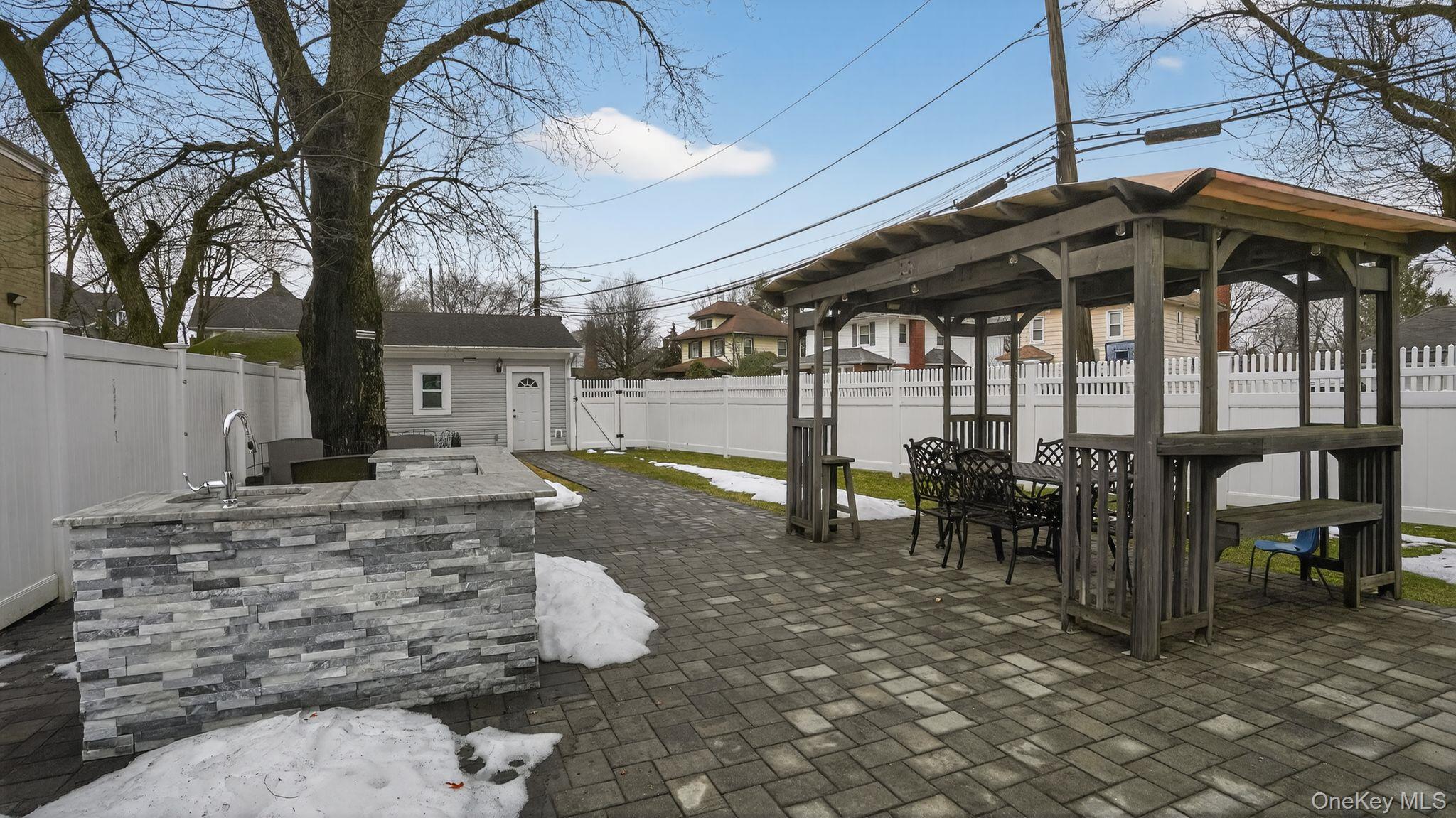 175 Hempstead Avenue, Lynbrook, NY 11563