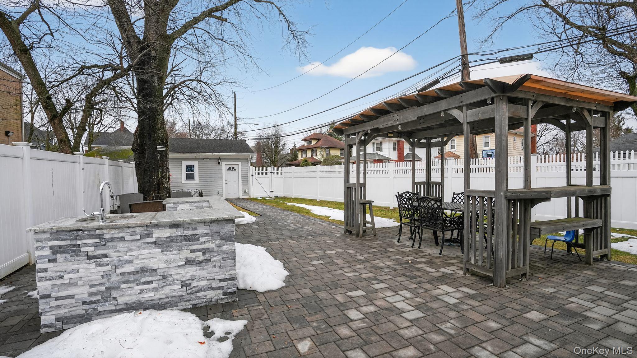 175 Hempstead Avenue, Lynbrook, NY 11563