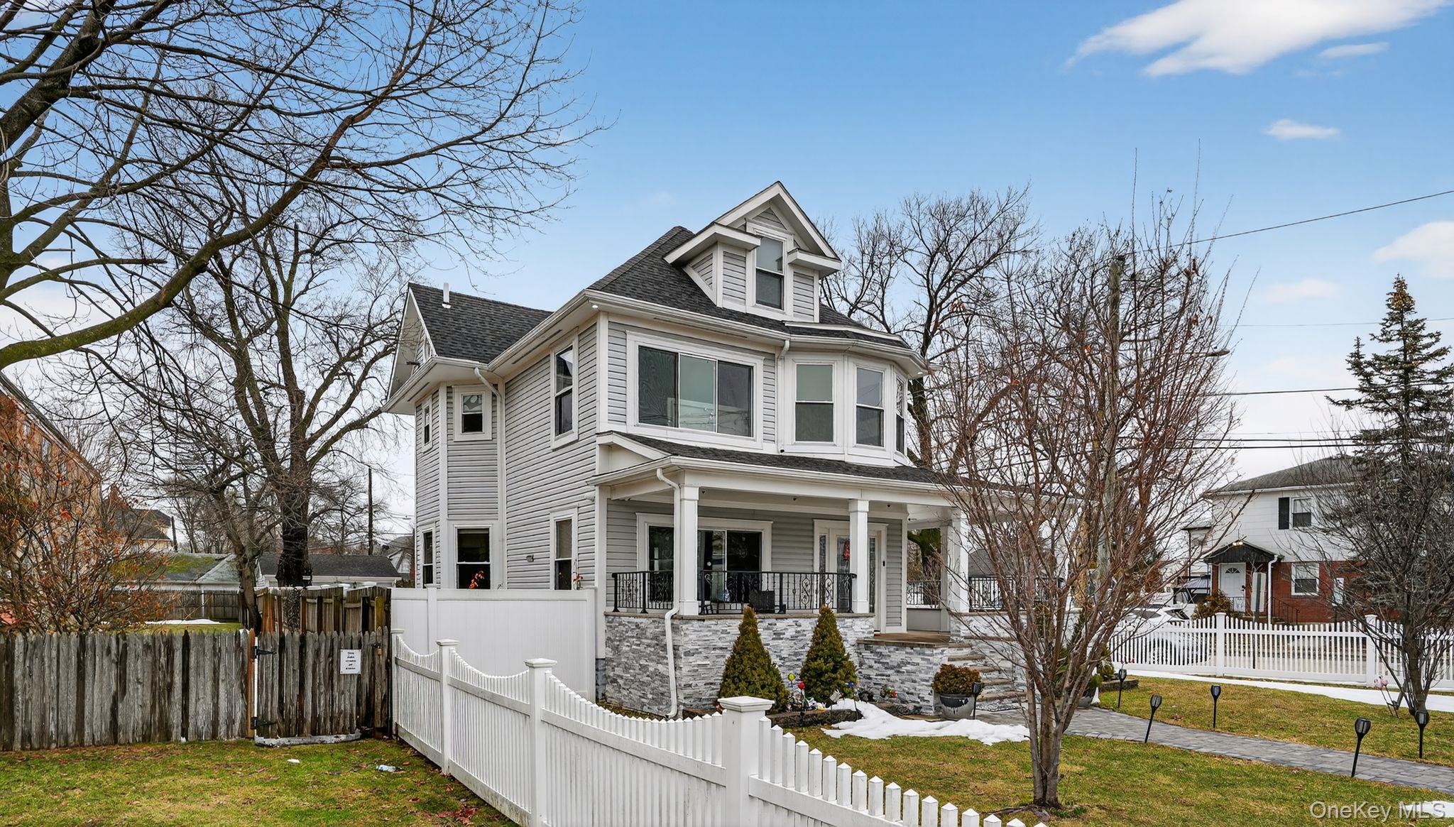 175 Hempstead Avenue, Lynbrook, NY 11563