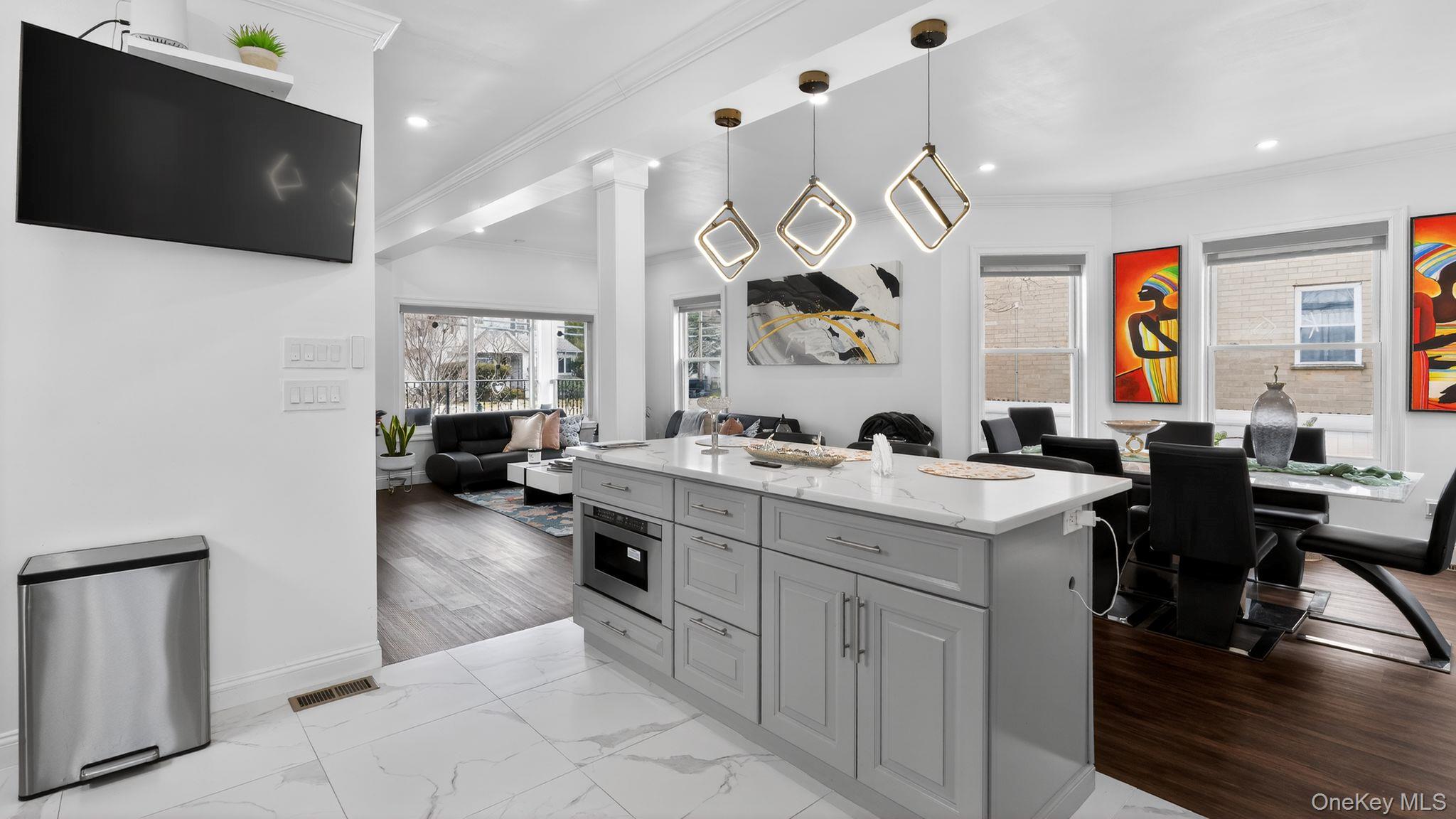 175 Hempstead Avenue, Lynbrook, NY 11563