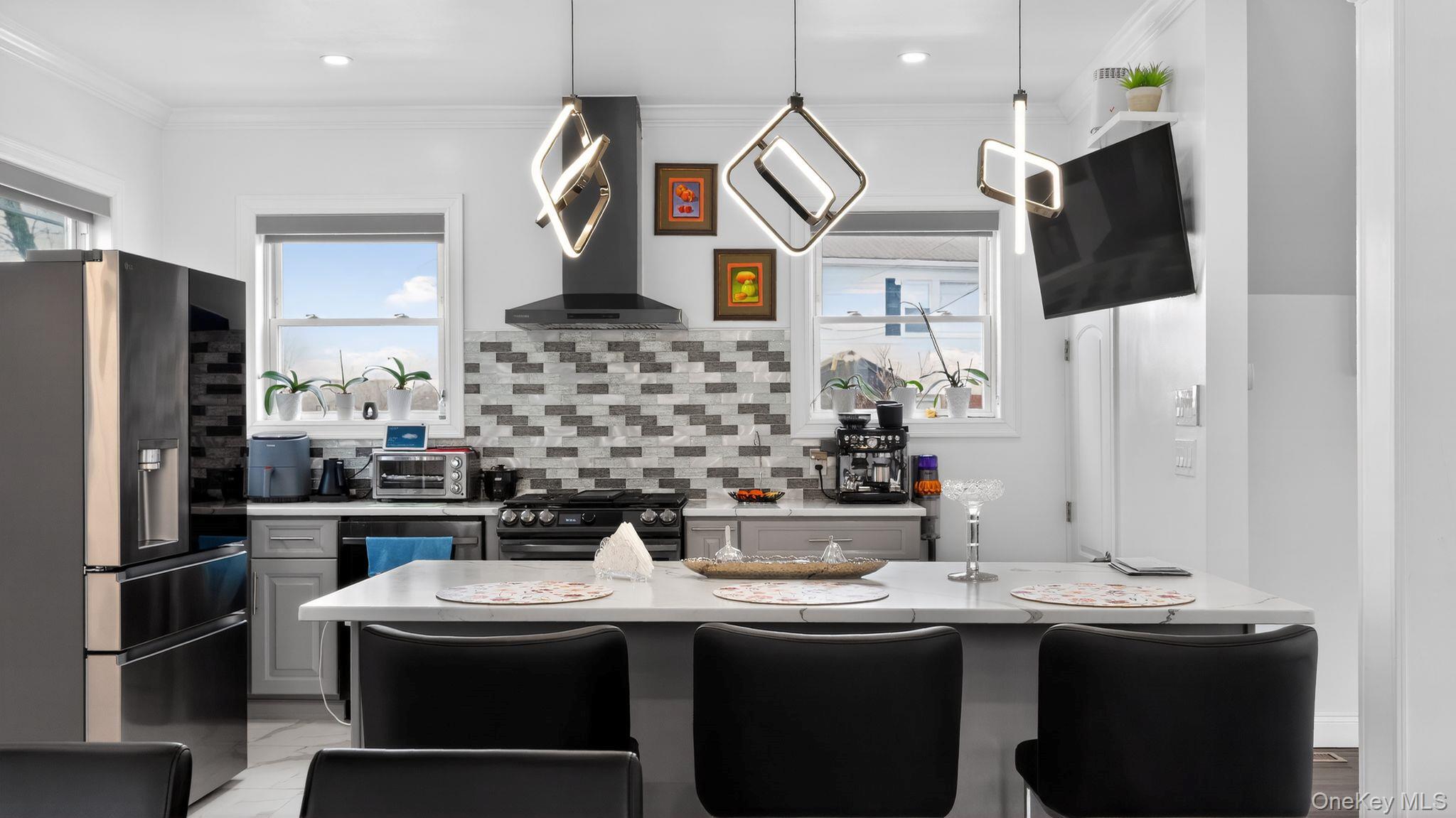 175 Hempstead Avenue, Lynbrook, NY 11563