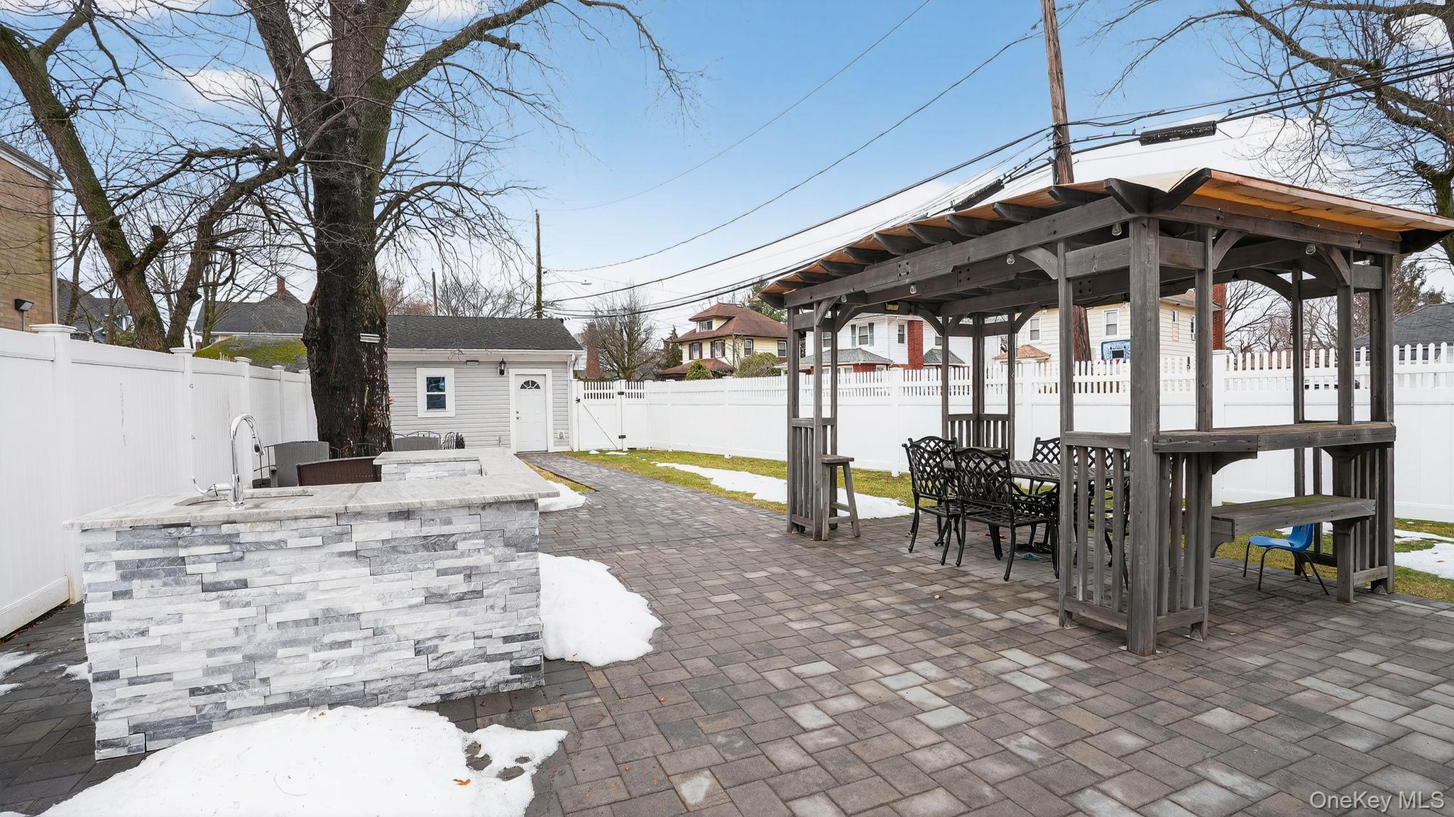 175 Hempstead Avenue, Lynbrook, NY 11563
