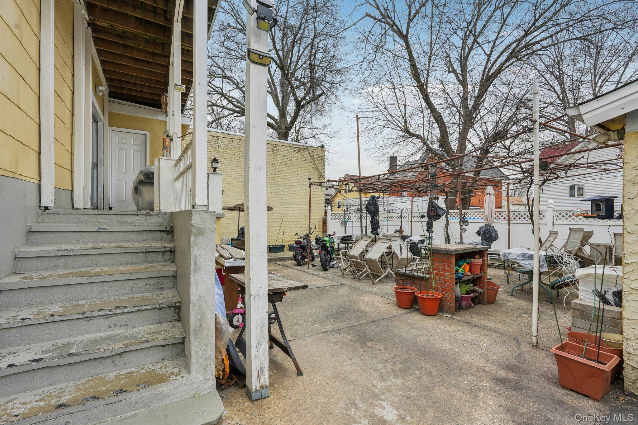 39 N 10th Avenue, Mount Vernon, NY 10550