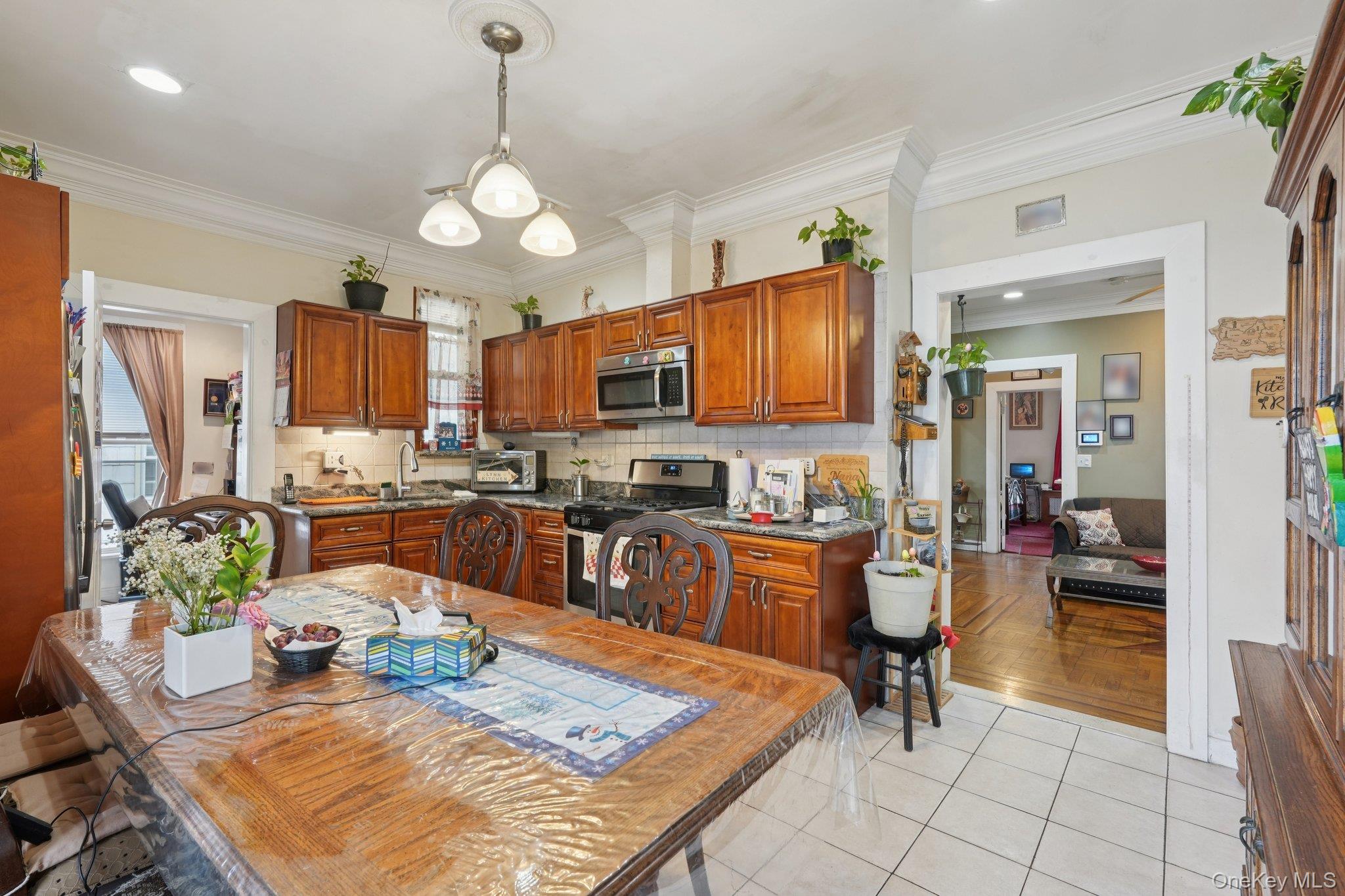 39 N 10th Avenue, Mount Vernon, NY 10550