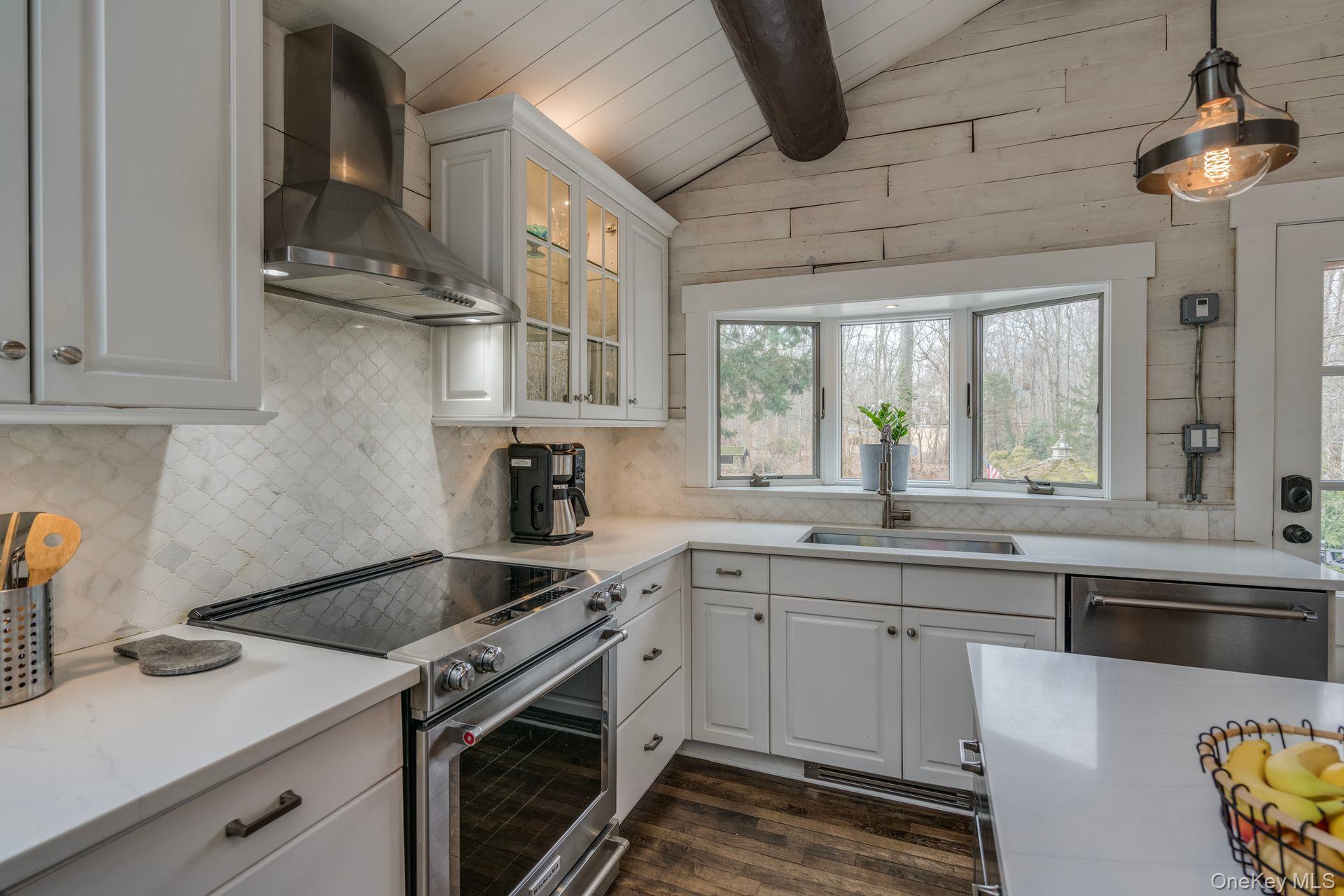 24 Forrest Drive, Lloyd Harbor, NY 11743