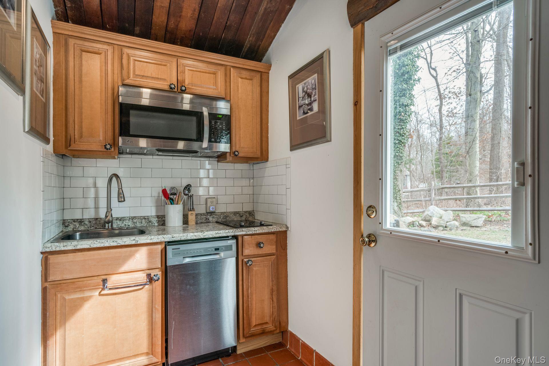 24 Forrest Drive, Lloyd Harbor, NY 11743