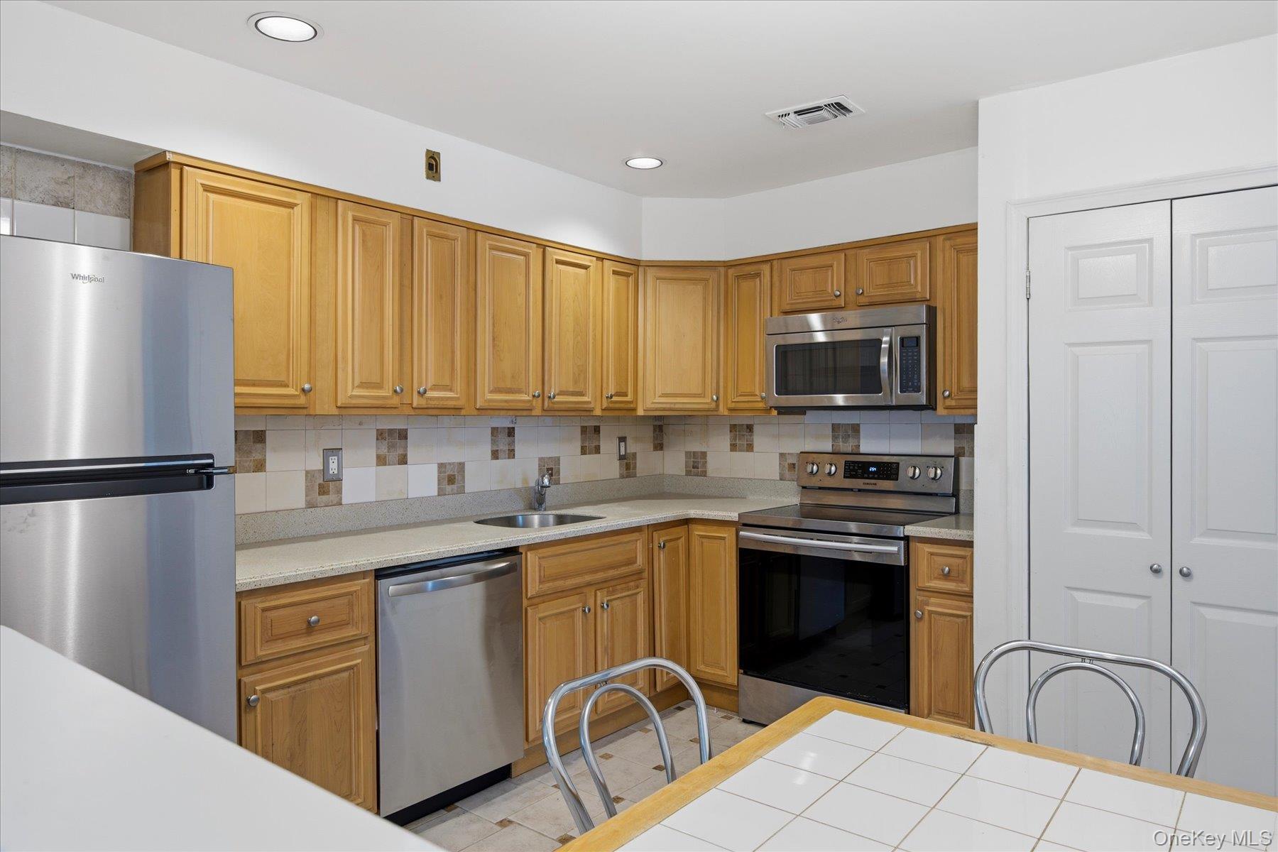 190 Poplar Court, Wantagh, NY 11793