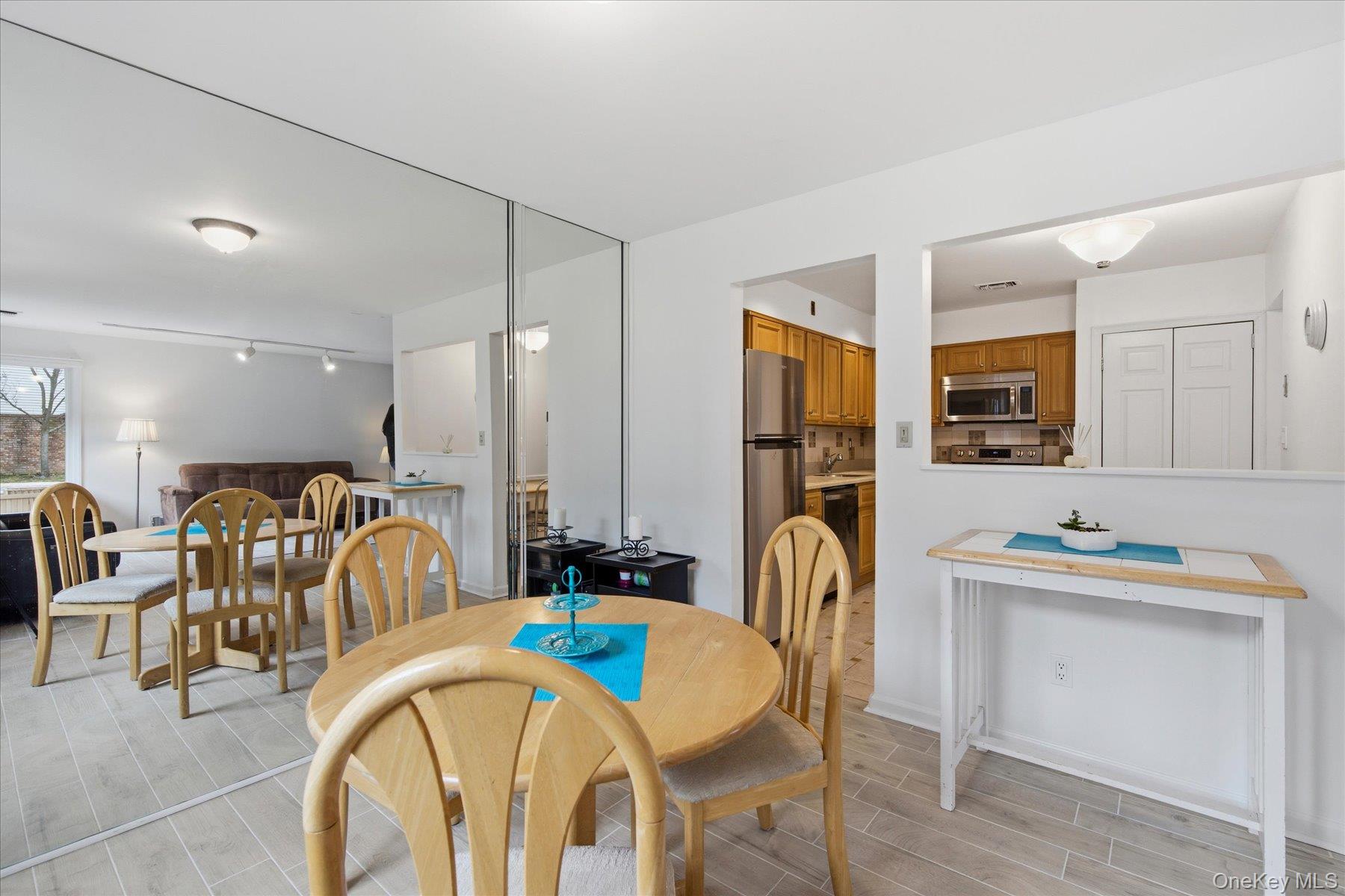 190 Poplar Court, Wantagh, NY 11793