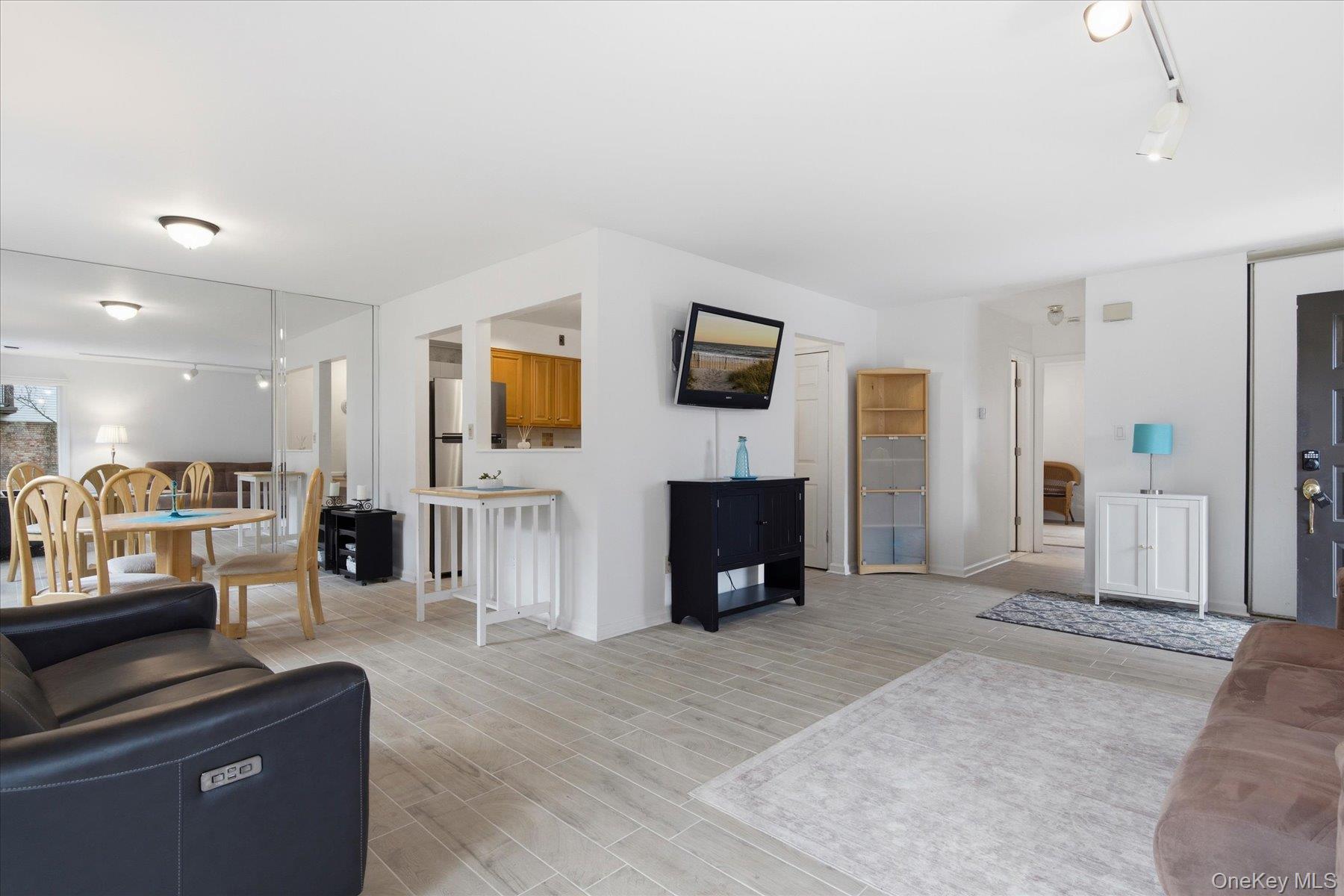 190 Poplar Court, Wantagh, NY 11793