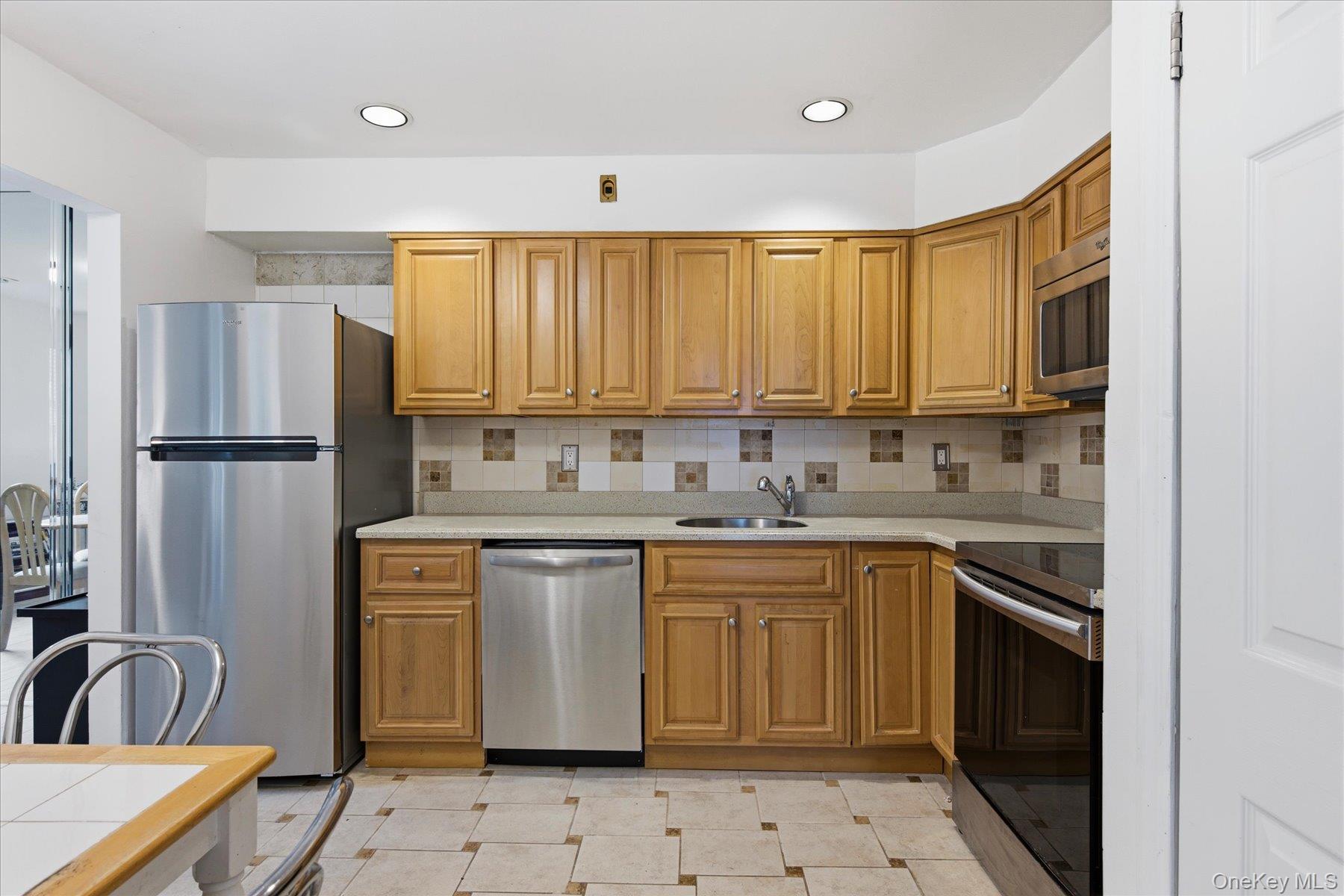 190 Poplar Court, Wantagh, NY 11793