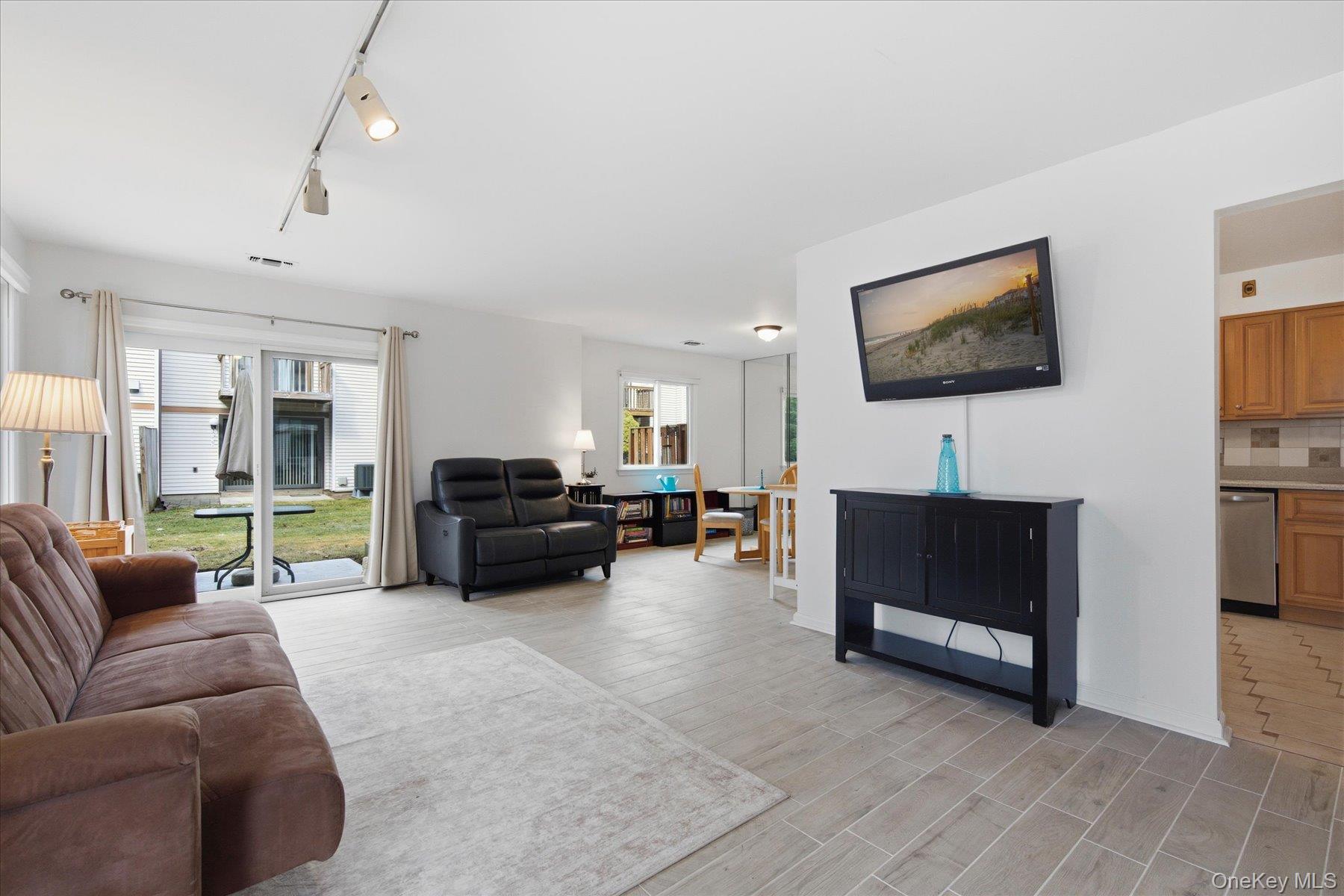 190 Poplar Court, Wantagh, NY 11793