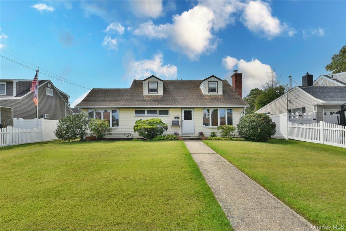 136 Maple Street, Massapequa Park, NY 11762