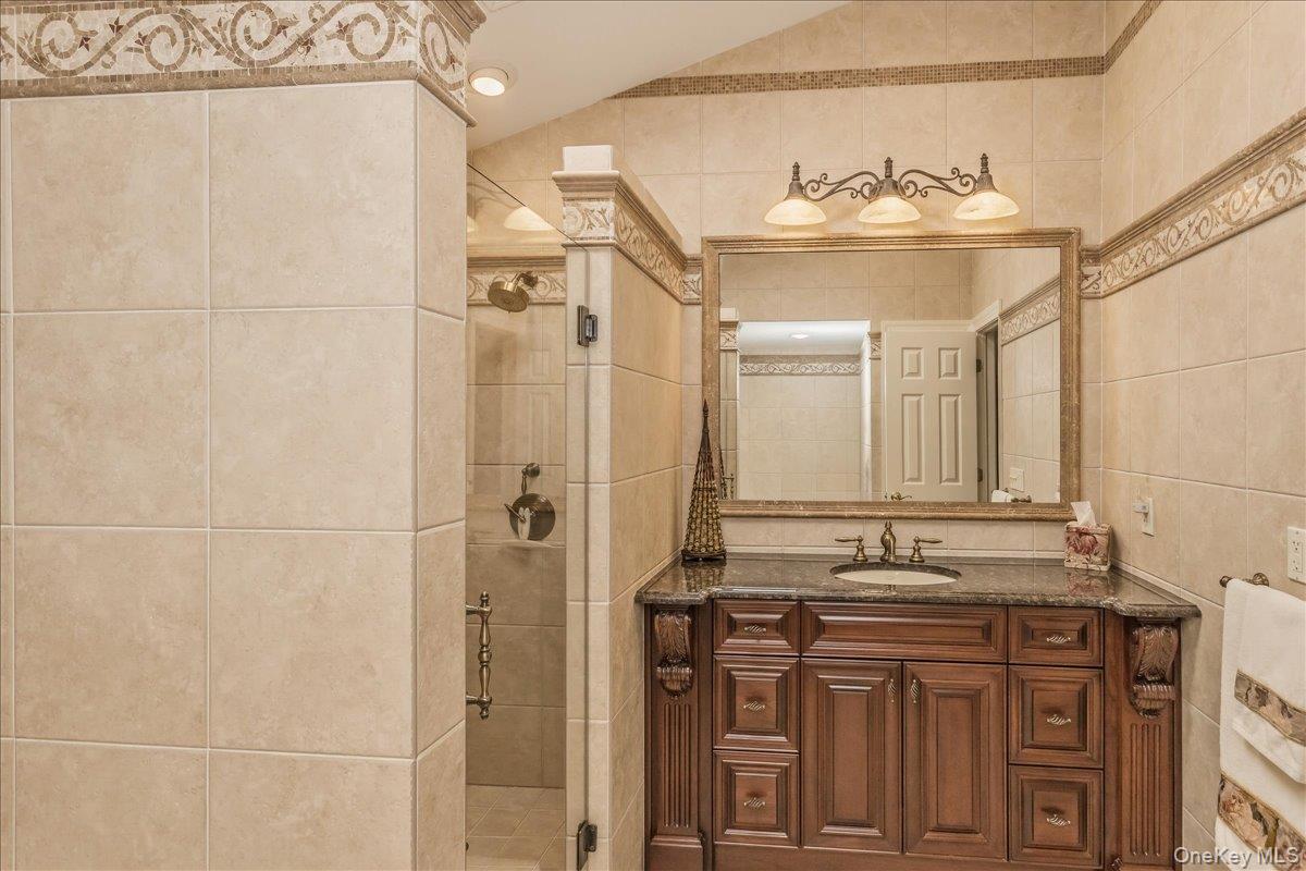 12 Bob O Link Lane, Northport, NY 11768