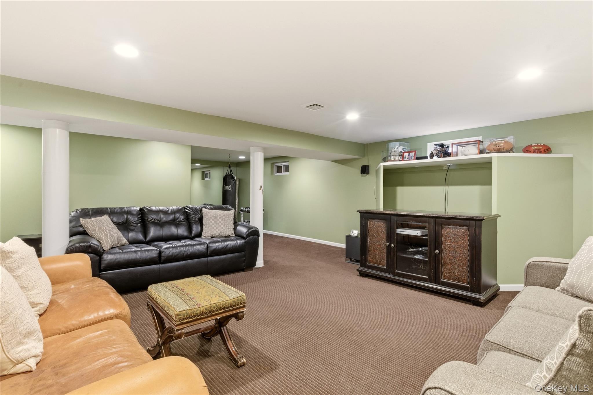 23 Astro Place, Dix Hills, NY 11746